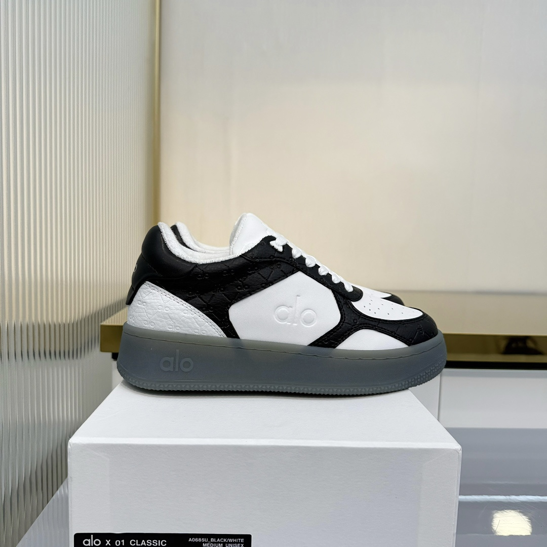 NO:711166,alo25s spring and summer new style thick sole comfortable couple style casual sports running yoga shoes alo understands girls better than Nike!  Super versatile on the feet!  And super comfortable!  It’s a thick-soled model but not heavy on the feet at all!  Very light!  It looks even better with socks!  And it’s the same model recommended by celebrities~the upper toes are taller and the legs are slimmer!  It’s super suitable for us little girls ~ The overall shoe also has a classic color-blocking and contrasting design with a delicate leather texture on the upper!  !  Material: original molding process, mesh, outsole, IP foam, ultra-clear material, bottom sheet, rubber non-slip, Size #Female 35-40 (Female 40 is custom-made and non-returnable), casual shoes/spo19860909alo25s 春夏新款 厚底舒适 情侣款 休闲 运动跑步瑜伽鞋 alo比耐克更懂女生！上脚超级百搭！而且超级舒适！是厚底款但是上脚一点都不沉重！ 非常轻便！套上袜套搭配更好看！而且还是明星同款推荐～上脚增高显腿细！ 超级适合我们小个子女生～鞋子整体也是经典的拼色撞色设计搭配鞋面细腻的真皮纹路肌理感！！ 材质原版开模工艺网面 大底IP发泡超清料底片橡胶防滑 Size#女35-40（女40订做不退换）,休闲鞋/运动鞋,sneakers,Women's Shoes