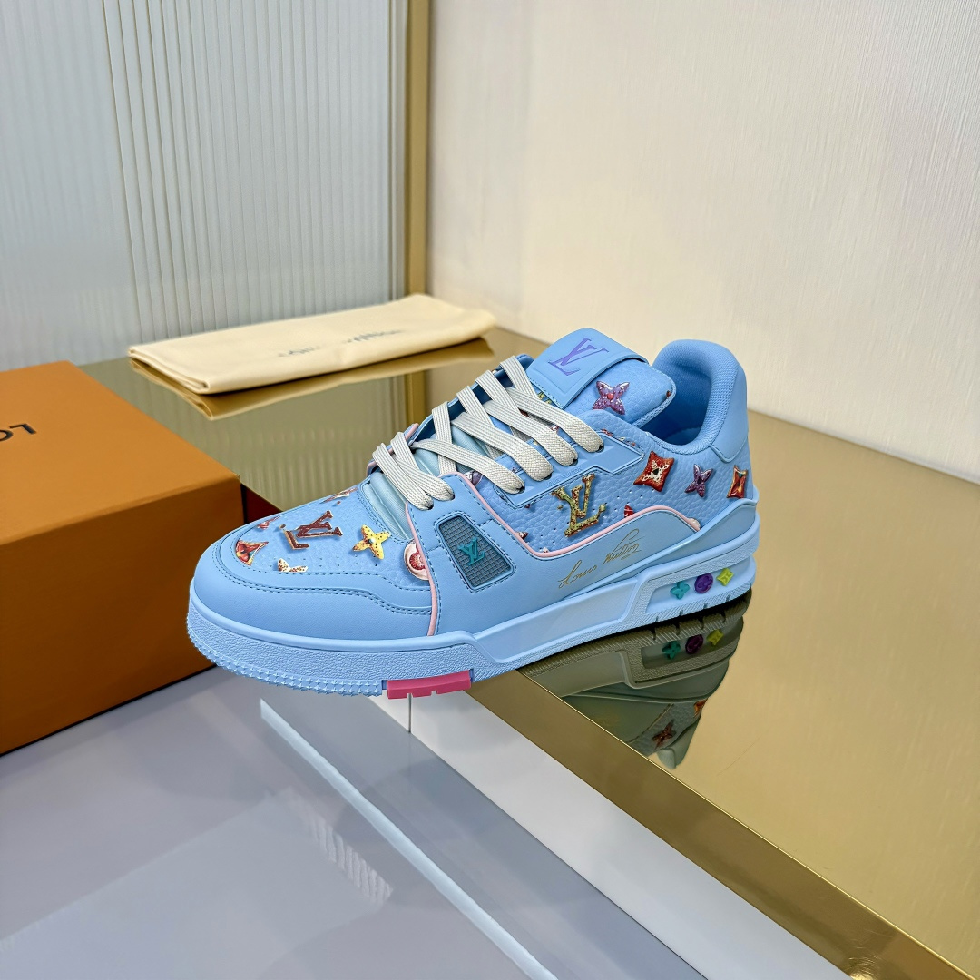 NO:711160,Top version of the latest LV～Louis Vuitton by Virgin Abloh’s most beautiful sneakers, Donkey Brand strongly recommends new products, official website limited edition retro basketball sneakers!  Both high-top and low-top cost money to purchase the original 1:1 accurate replica, the details are invincible, full of sincerity, imported custom-made original cowhide, the original package method is the same, the details are 100% restored, the private model customizes the original one-piece TPU combination outsole, which is different from other brands. Without the original version, this effect cannot be achieved!  Upper original custom 3D printed fabric stitched calfskin, women's size 35--41, men's size 40--46, buy now, casual shoes/sports shoes, louis vuitton, louis vuitton, louis vuitton, sneakers, cowhide19860909顶级版  最新LV～路易威登 by Virgin Abloh最好看的运动鞋,驴牌力推新品, 官网限定款复古篮球运动鞋！ 高帮低帮均花血本购入原版1:1精准复刻、细节很无敌、诚意满满、进口定制原版牛皮,原版一致套包做法,细节百分百还原、私模定制原版一体成型TPU组合大底、区别于别家、,没有原版是开不出这效果的！ 鞋面原版定制3D印花布料拼接小牛皮 女款35--41码 男款40--46码 立即抢购,休闲鞋/运动鞋,louis vuitton,louis vuitton,louis vuitton,sneakers,cowhide,Women's Shoes