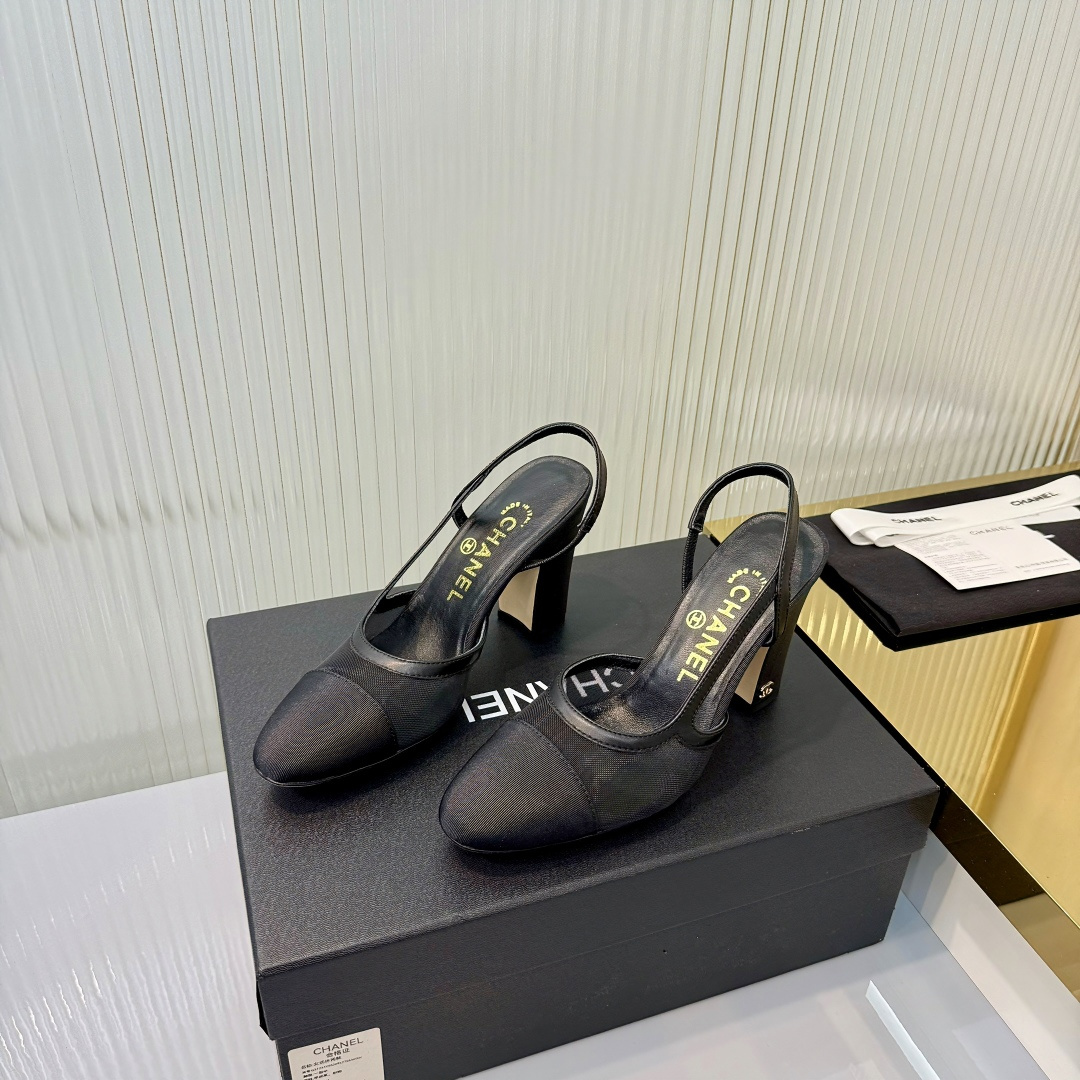 NO:747656,Top version!  !  !  chan*l classic slingback Xiaoxiang. (Ballet flat shoes, flat sandals, 6.5 heels, 9.0 heels) Just like Ms. Coco Chanel said, fashion is fleeting, but style lasts forever!  This pair of empty-back shoes is a classic among Xiangjia classics!  Two-color matching, simple and exquisite, the universal and evergreen model in the counter will never go out of style!  Imported mixed-breed sheepskin material, imported mixed-breed sheep lining, and Italian imported cowhide leather soles!  Top quality, Size35-40 (34 41 42 43 customized) Buy now, high heels sandals, chanel, chanel, chanel, sandals, high heels, cowhide, sheepskin19860909顶级版本！！！ chan*l经典slingback小香.(芭蕾舞平底单鞋,平底凉鞋,6.5跟,9.0跟) 就像coco香奈儿女士说的流行稍纵即逝,但风格永存！这双后空鞋就是香家经典中的经典！双色搭配,简约精致,专柜里的万能长青款,永远不过时单品！ 进口混种羊羊皮材质 进口混种羊内里,意大利进口牛皮鞋底！ 顶级品质,Size35-40（34 41 42 43定做） 立即抢购,高跟鞋凉鞋,chanel,chanel,chanel,sandals,high heels,cowhide,sheepskin,Women's Shoes