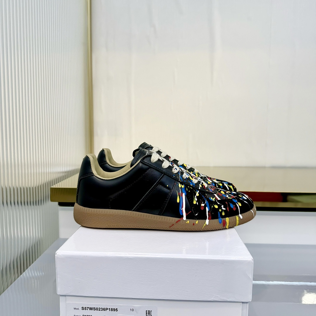 NO:747640,Graffiti style for women and men, top version!  !  Maison Margiela Maison Margiela, this pair of moral training is so popular, a pair of classic white shoes that all ins style bloggers have bought. They feel comfortable and easy to match. The texture is invincible, original 1:1, imported cowhide material, imported sheepskin lining, original outsole, women's model 35-40 men's model 40-44, casual shoes/sports shoes, masion margiela, sneakers, cowhide, sheepskin19860909涂鸦款女 男,顶级版本！！ Maison Margiela 马吉拉德训,这双德训实在太火了 ins穿搭博主都有入的一双经典小白鞋 脚感舒适又巨好搭 质感无敌好,原版1:1, 面料进口牛皮 内里进口羊皮 大底原版大底 女款35 －40男款40 －44,休闲鞋/运动鞋,masion margiela,sneakers,cowhide,sheepskin,Women's Shoes