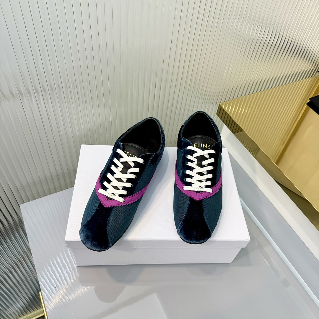 NO:747672,High version Celine* Celine F035 2026ss new lace-up casual shoes Moral training shoes Forrest shoes Xiaohongshu grass style, simple, neat and fashionable, with a college style feel... What a surprise to get it. It makes the feet look younger... Simple and comfortable, clean and neat, versatile and slim legs, whether worn alone or paired with wide-leg pants, it is very easy to match. Original imported breathable velvet fabric, special sheepskin feet, original molded wear-resistant rubber outsole, size  : 35-40 (customized at 40.41), casual shoes/sports shoes, celine, celine, sneakers, sheepskin19860909高版本 Celine*思琳赛琳F035 2026ss新款系带休闲鞋德训鞋阿甘鞋 小红书种草款,简单利落时髦 自带学院风感觉…拿到手真是惊喜 上脚减龄无比… 简单舒服,干净利落,百搭显腿细,无论是单穿还是搭配阔腿裤,都非常好搭 原版进口透气天鹅绒面料 特级羊皮垫脚 原版开模耐磨橡胶大底 码数 : 35-40（40.41定做）,休闲鞋/运动鞋,celine,celine,sneakers,sheepskin,Women's Shoes