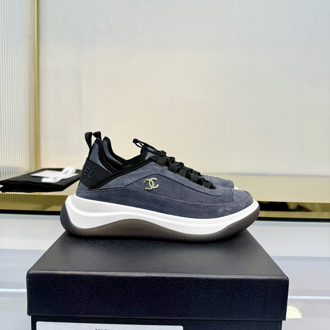 NO:751111,Chanel casual sneakers ~ Original calfskin panda shoes Chanel Chanel 26C Latest hot style Panda Black and white sneakers Casual sneakers Xiaoxiang Hot item Classic black and white Panda color Coco girls must pay for it Fabric: Original customized mixed sheepskin Lining: Original imported breathable mesh lining Outsole: Original molded rubber + TPU combination Size:  Women's 35-41, casual shoes/sports shoes, chanel, chanel, sneakers, cowhide, sheepskin19860909香奈儿休闲运动鞋  ～原版小牛皮熊猫鞋 Chanel 香奈儿 26C 最新爆款 熊猫 黑白 运动鞋 休闲板鞋 小香 爆款单品 经典黑白 熊猫配色 coco女孩必要入款 面料: 原版定制混种羊皮 内里: 原版进口透气网里 大底: 原版开模橡胶+TPU组合 Size: 女款35-41,休闲鞋/运动鞋,chanel,chanel,sneakers,cowhide,sheepskin,Women's Shoes