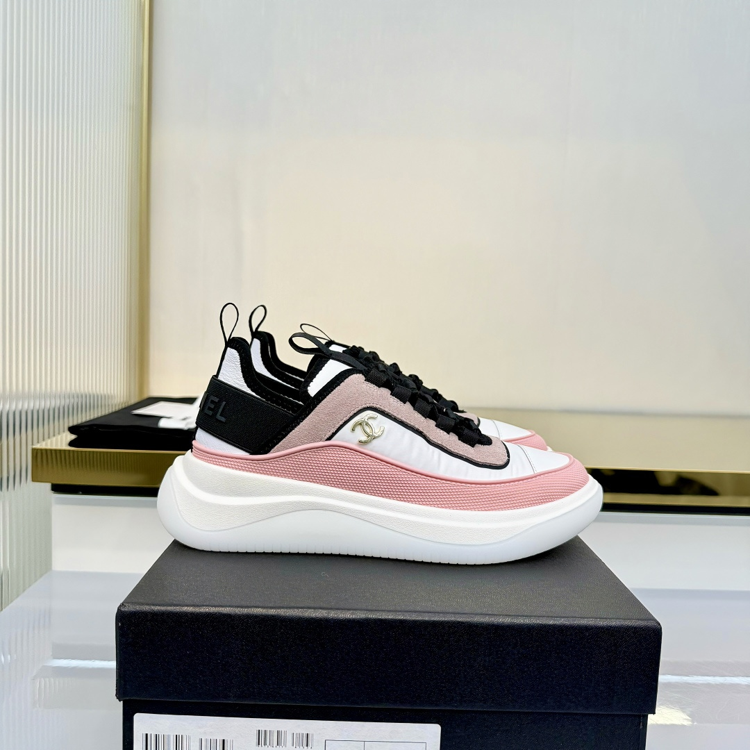 NO:751101,Chanel casual sneakers ~ Original calfskin panda shoes Chanel Chanel 26C Latest hot style Panda Black and white sneakers Casual sneakers Xiaoxiang Hot item Classic black and white Panda color Coco girls must pay for it Fabric: Original customized mixed sheepskin Lining: Original imported breathable mesh lining Outsole: Original molded rubber + TPU combination Size:  Women's 35-41, casual shoes/sports shoes, chanel, chanel, sneakers, cowhide, sheepskin19860909香奈儿休闲运动鞋  ～原版小牛皮熊猫鞋 Chanel 香奈儿 26C 最新爆款 熊猫 黑白 运动鞋 休闲板鞋 小香 爆款单品 经典黑白 熊猫配色 coco女孩必要入款 面料: 原版定制混种羊皮 内里: 原版进口透气网里 大底: 原版开模橡胶+TPU组合 Size: 女款35-41,休闲鞋/运动鞋,chanel,chanel,sneakers,cowhide,sheepskin,Women's Shoes