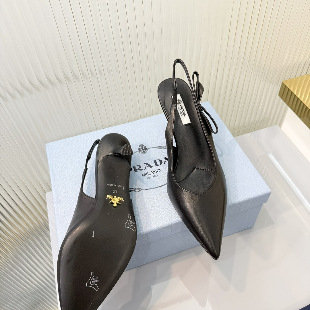 Prada PRADA/普拉达 26ss 春夏新款 粗跟 方头 单鞋 凉鞋