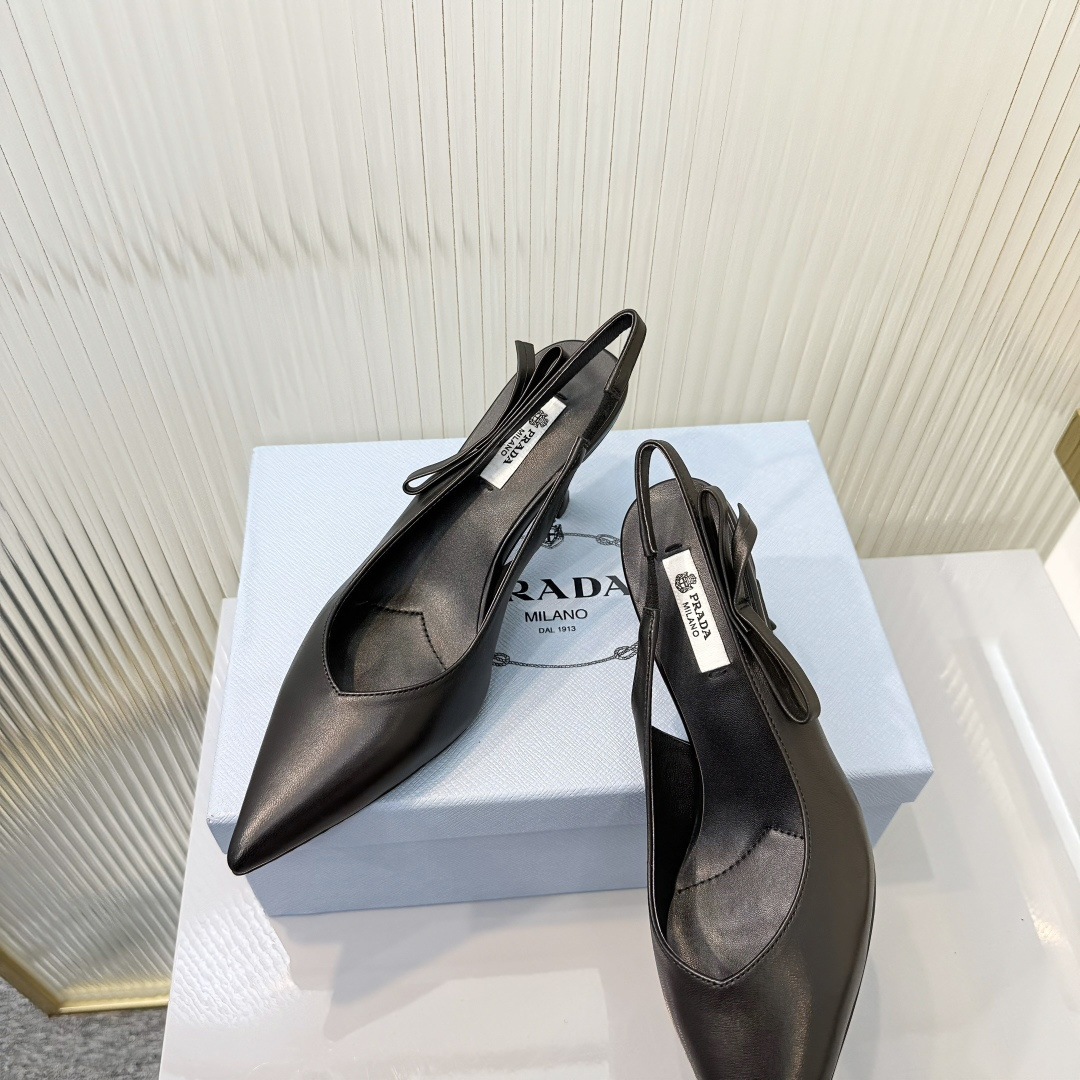 Prada PRADA/普拉达 26ss 春夏新款 粗跟 方头 单鞋 凉鞋