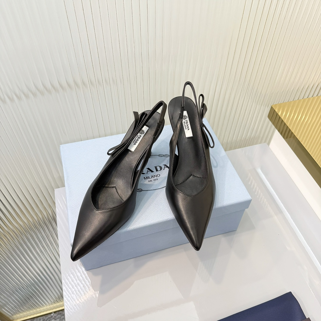 Prada PRADA/普拉达 26ss 春夏新款 粗跟 方头 单鞋 凉鞋