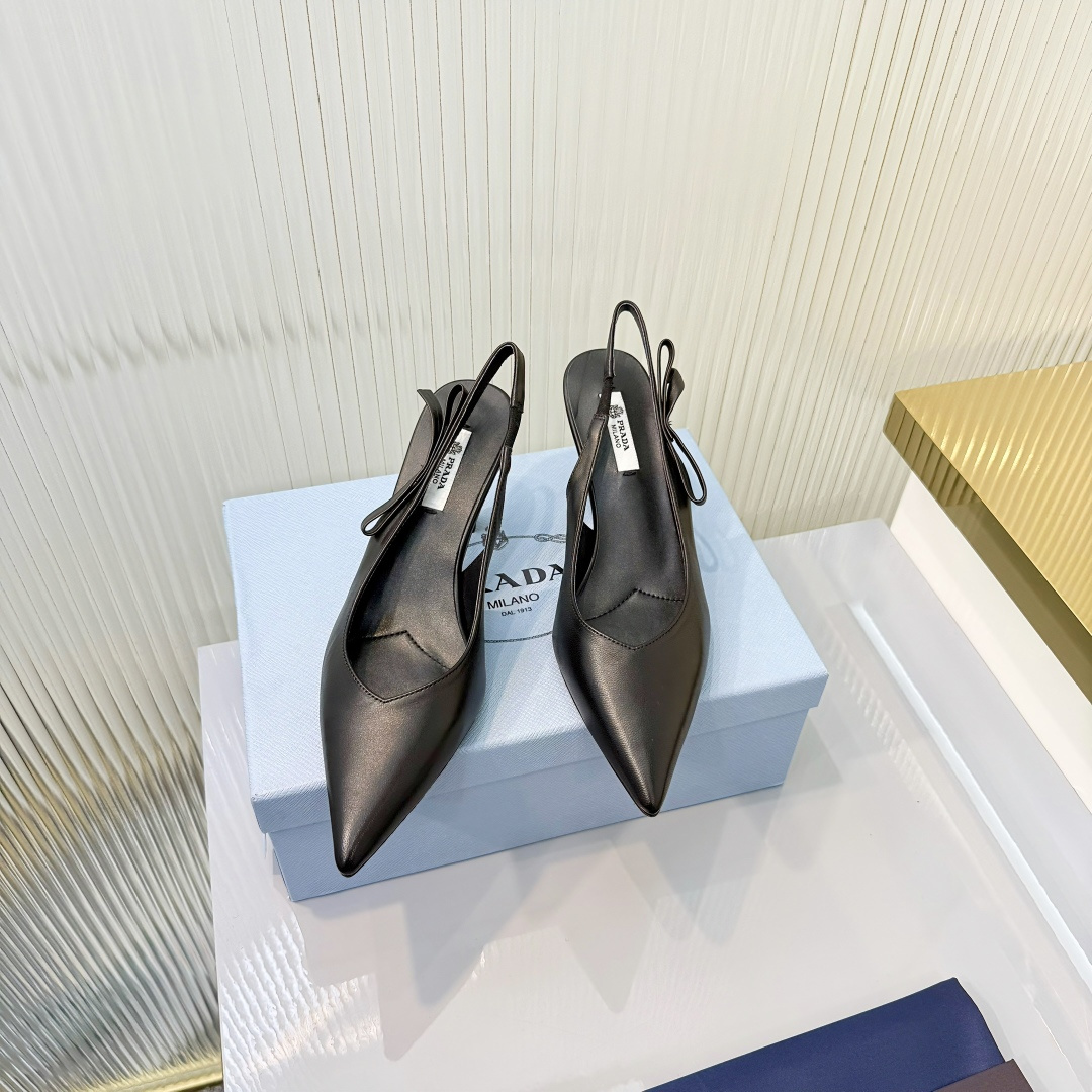 Prada PRADA/普拉达 26ss 春夏新款 粗跟 方头 单鞋 凉鞋