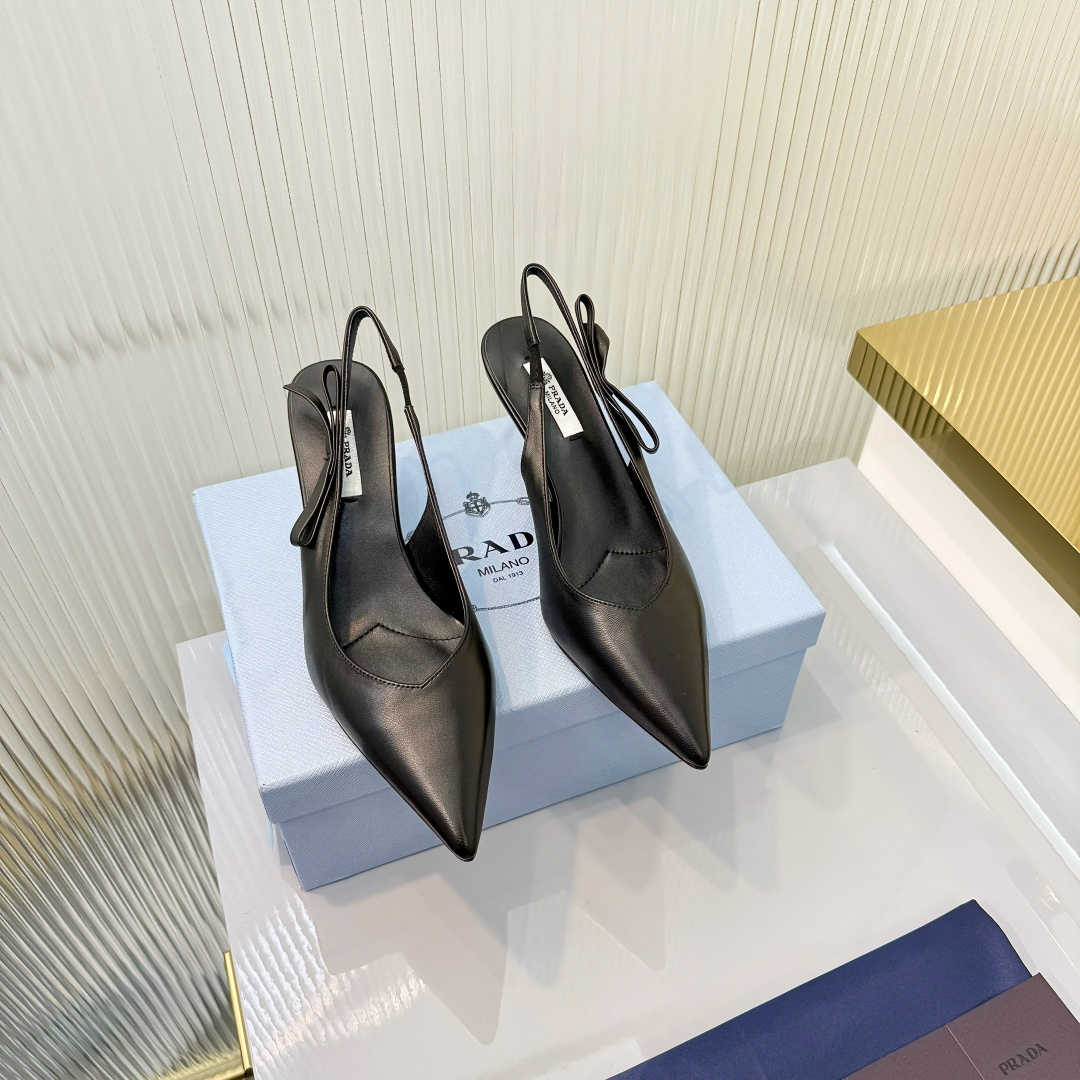 Prada PRADA/普拉达 26ss 春夏新款 粗跟 方头 单鞋 凉鞋