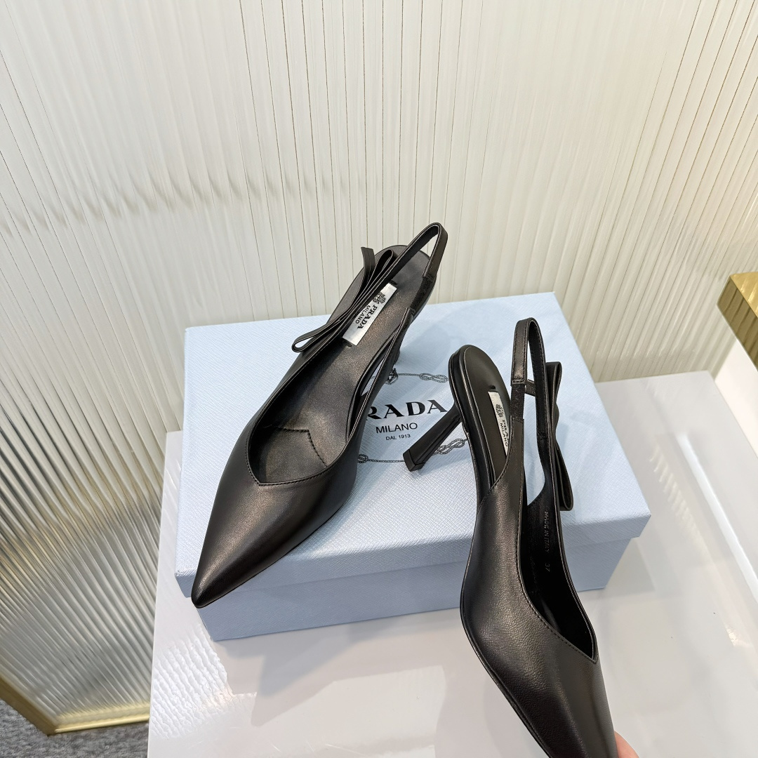 Prada PRADA/普拉达 26ss 春夏新款 粗跟 方头 单鞋 凉鞋