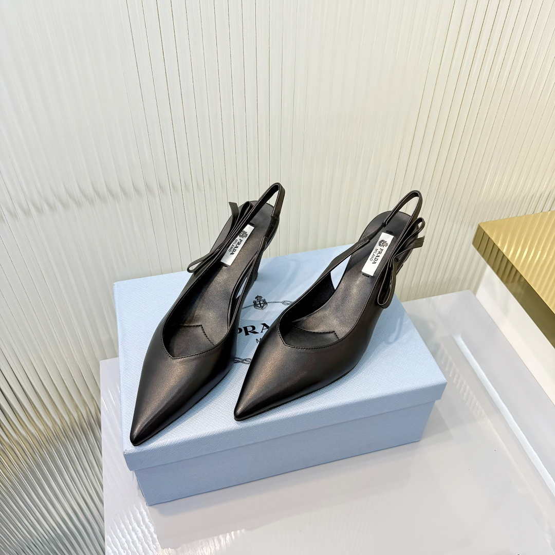 Prada PRADA/普拉达 26ss 春夏新款 粗跟 方头 单鞋 凉鞋