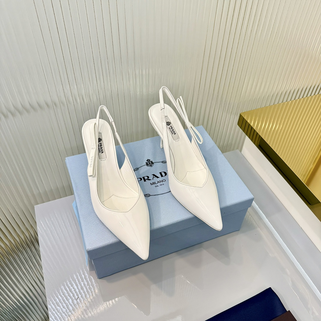 Prada PRADA/普拉达 26ss 春夏新款 粗跟 方头 单鞋 凉鞋