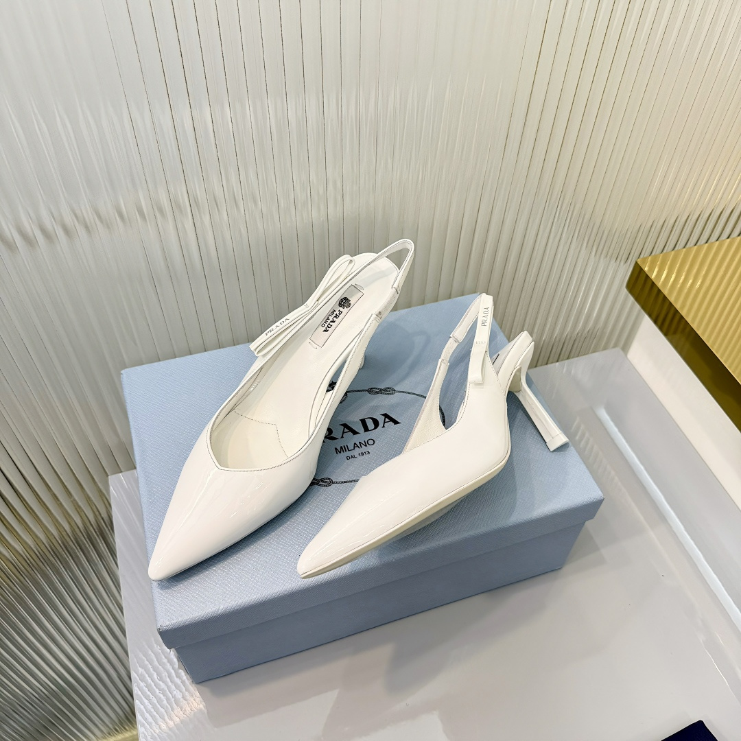 Prada PRADA/普拉达 26ss 春夏新款 粗跟 方头 单鞋 凉鞋