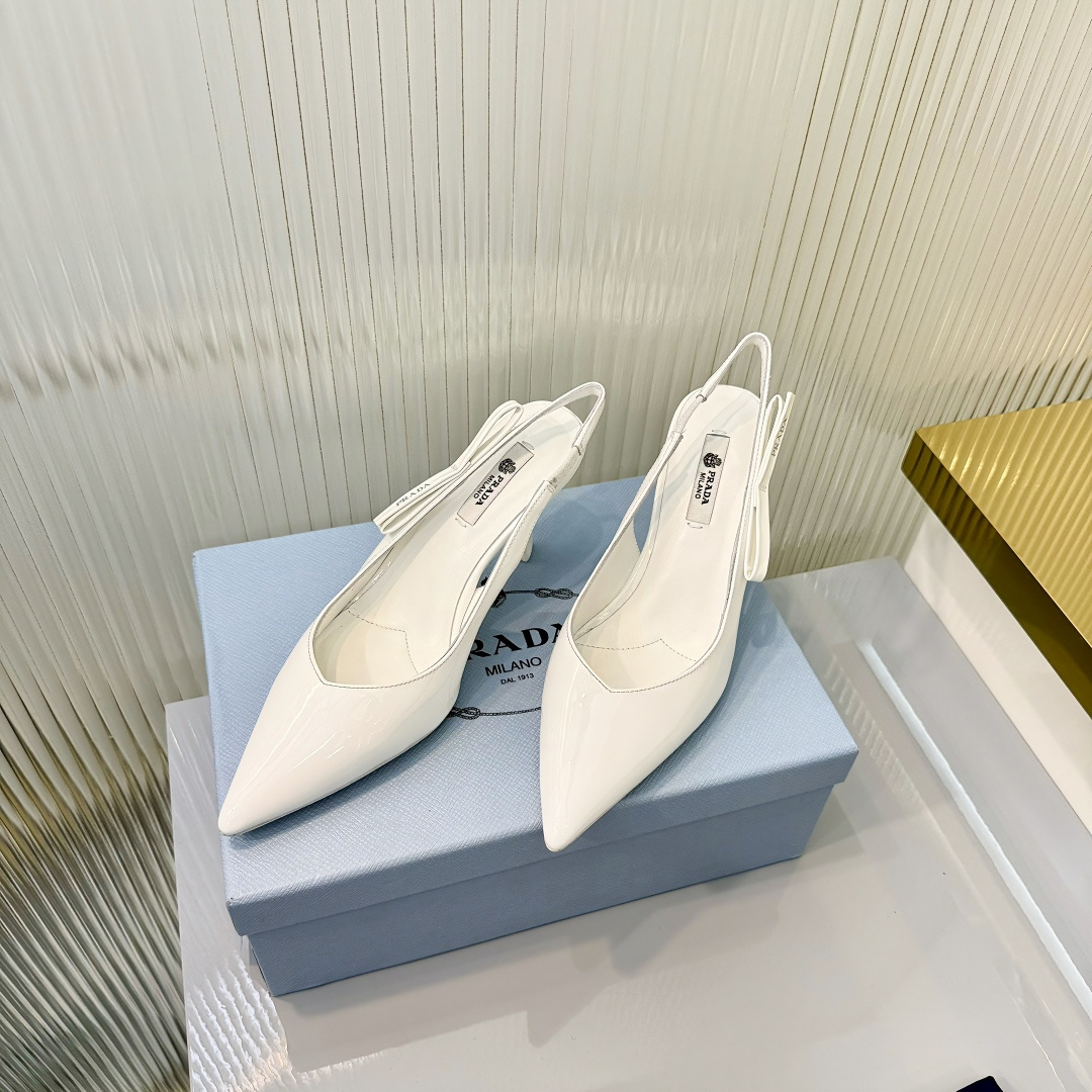 Prada PRADA/普拉达 26ss 春夏新款 粗跟 方头 单鞋 凉鞋