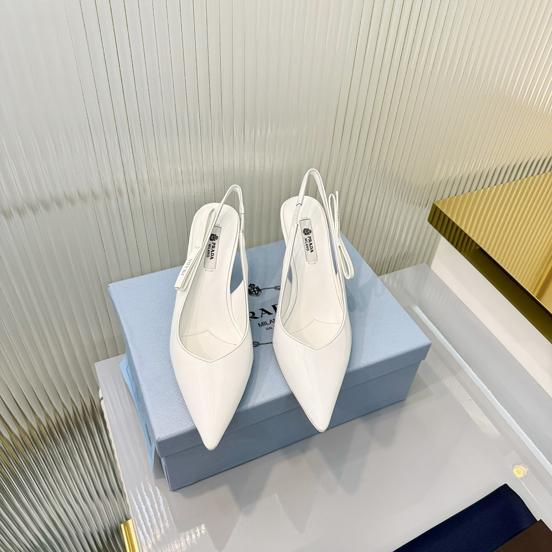 Prada PRADA/普拉达 26ss 春夏新款 粗跟 方头 单鞋 凉鞋