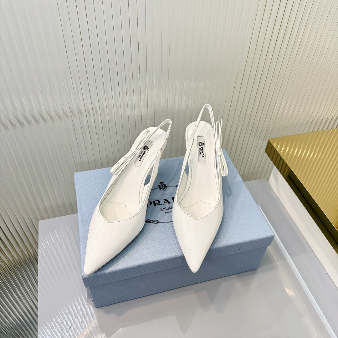 Prada PRADA/普拉达 26ss 春夏新款 粗跟 方头 单鞋 凉鞋