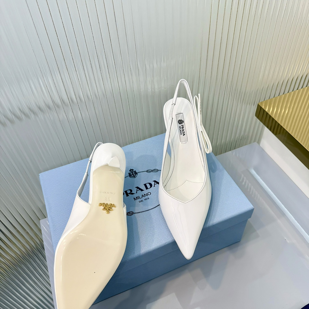 Prada PRADA/普拉达 26ss 春夏新款 粗跟 方头 单鞋 凉鞋