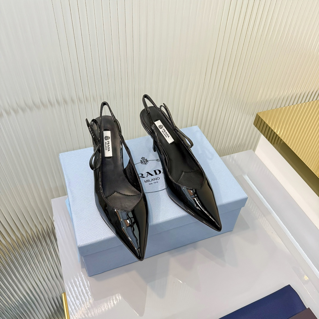 Prada PRADA/普拉达 26ss 春夏新款 粗跟 方头 单鞋 凉鞋