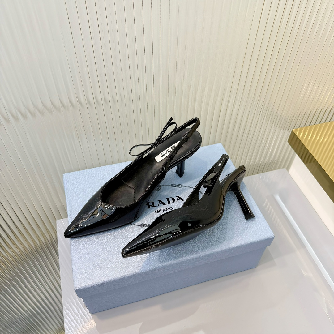 Prada PRADA/普拉达 26ss 春夏新款 粗跟 方头 单鞋 凉鞋