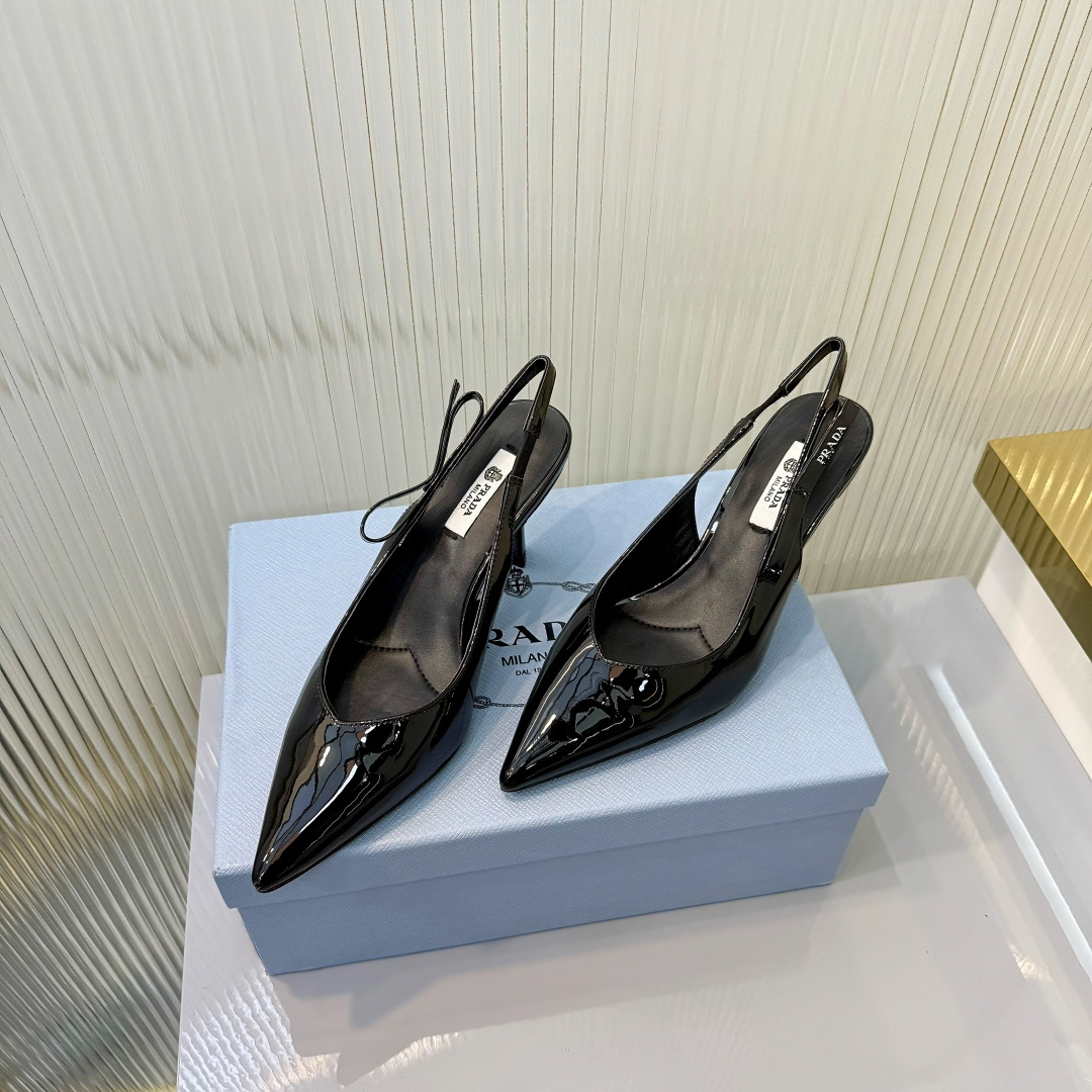 Prada PRADA/普拉达 26ss 春夏新款 粗跟 方头 单鞋 凉鞋