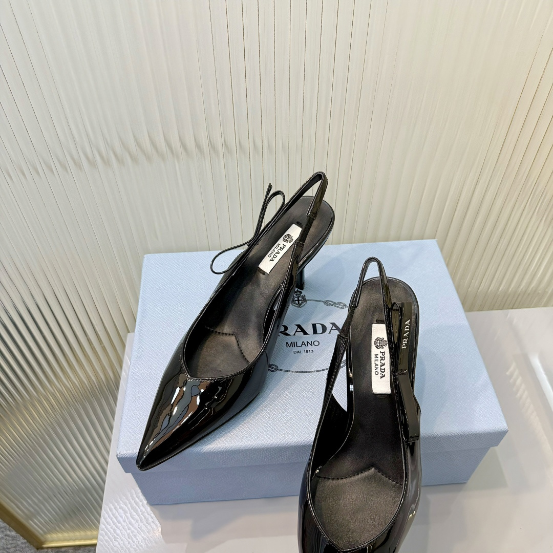 Prada PRADA/普拉达 26ss 春夏新款 粗跟 方头 单鞋 凉鞋