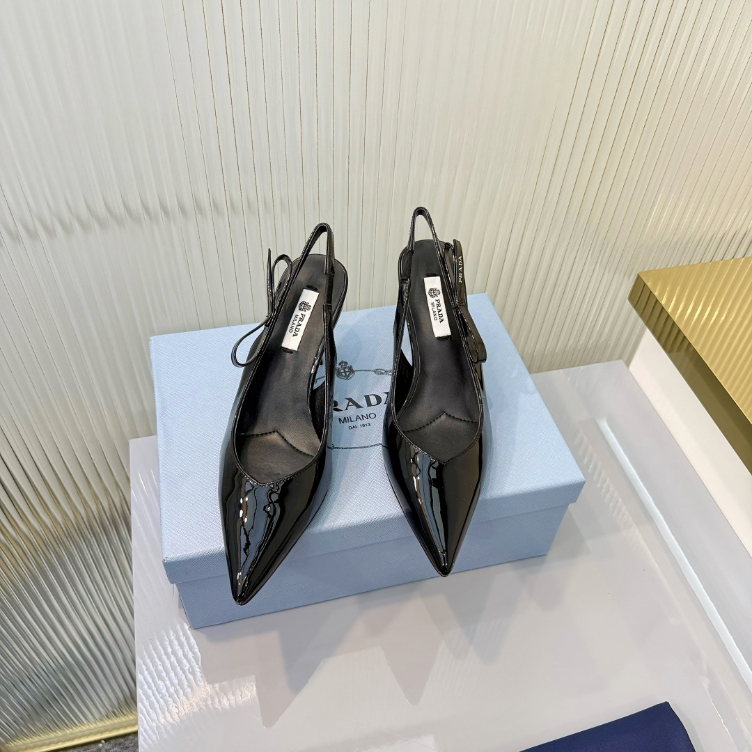 Prada PRADA/普拉达 26ss 春夏新款 粗跟 方头 单鞋 凉鞋