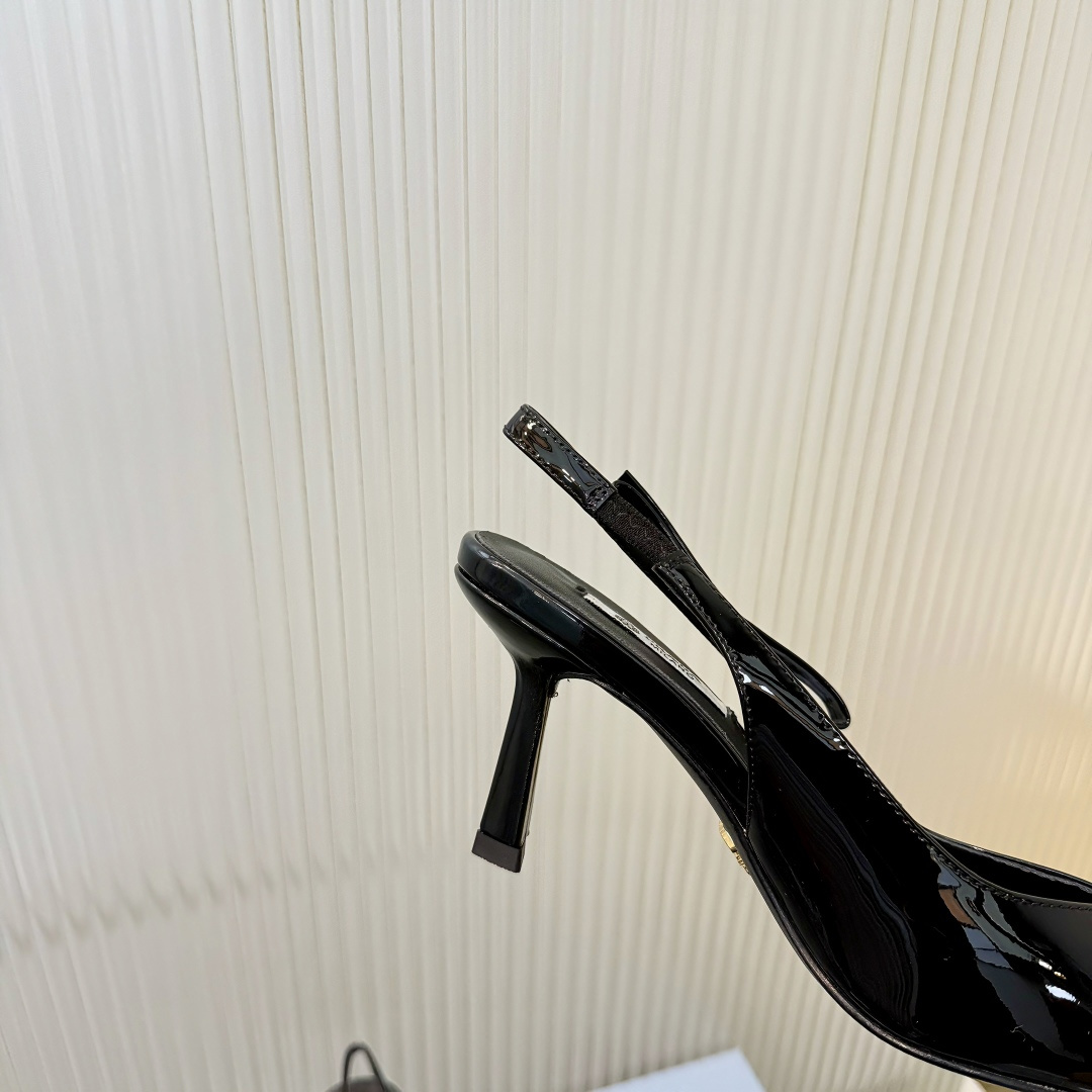 Prada PRADA/普拉达 26ss 春夏新款 粗跟 方头 单鞋 凉鞋