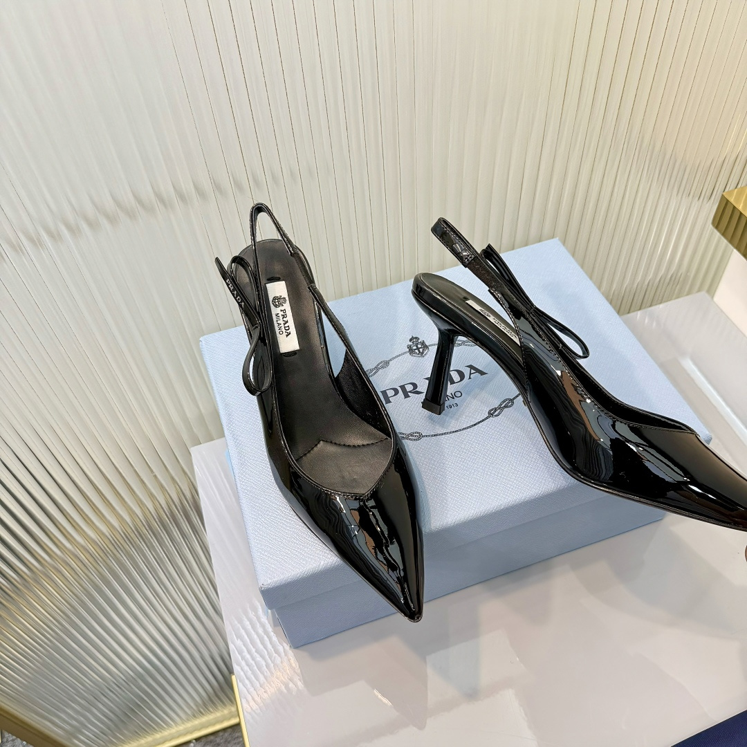 Prada PRADA/普拉达 26ss 春夏新款 粗跟 方头 单鞋 凉鞋