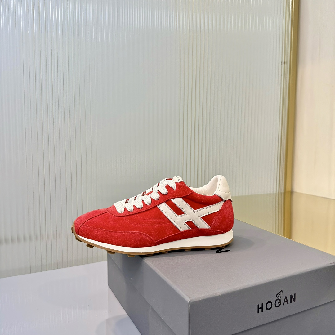 NO:789784,65-45 [strong][strong][strong] Hogan’s new model debuts  A lightweight and dynamic sports casual shoe for couples, it draws inspiration from HOGAN's previous works, pays homage to retro sports style, and interprets sprinting sports style. It combines super soft upper and retro style outsole. The invisible slightly increased sole shows a slender figure without losing sports vitality. The upper is made of suede leather patchwork, and the H letter pattern on the side is extended.  To the heel, the sole is equipped with an H-shaped nail pattern, and the memory foam insole is comfortable and easy to wear, bringing a light and comfortable wearing experience. You deserve it, sizes 35-44, 45/46 can be customized. [strong][strong][strong][Rose][Rose][Rose][Rose], casual shoes/sports shoes, hogan, sneakers1986090965-45 [强][强][强]霍根新款闪亮登场 一款运动休闲鞋轻量动感情侣鞋,从HOGAN往期作品汲取灵感,致敬复古运动风,演绎短跑运动风尚,融合超柔软鞋面与复古风外底,隐形微增高鞋底尽显细长身姿,却不失运动活力.鞋面以绒面皮革拼织物制成,侧面的H字母图案延申至后跟,鞋底设有H形钉纹,记忆泡沫内底舒适易穿,带来轻盈自在的穿着体验.你值得拥有,35-44码,45/46可定做.[强][强][强][玫瑰][玫瑰][玫瑰][玫瑰],休闲鞋/运动鞋,hogan,sneakers,Women's Shoes