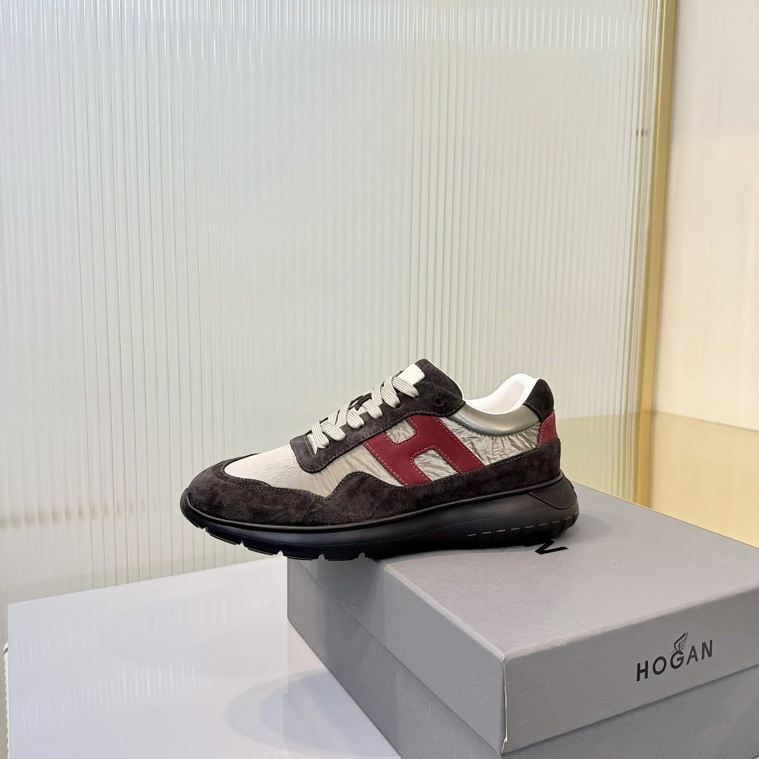 NO:789745,Hogan's new hot model is freshly released, Hogan micro-label low-top casual sports shoes HXM3710CRNC are the same shoes for men and women, with comfortable lines. The soles are very light, the memory foam insole is light and comfortable, and the front is laced. Sizes 35-44, 45 can be customized. If you repost the picture, it will be popular..., casual shoes/sports shoes, hogan, sneakers19860909霍根新爆款新鲜出炉,Hogan微标低帮休闲运动鞋HXM3710CRNC男女同款鞋,线条舒畅 鞋底十分轻便,记忆泡沫内底轻巧舒适,正面系带.35-44码,45可定做.转图必爆……,休闲鞋/运动鞋,hogan,sneakers,Women's Shoes