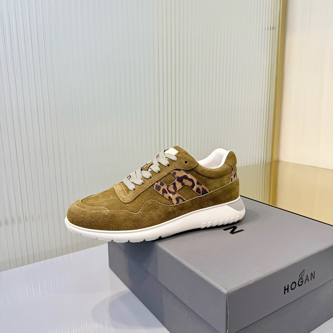 NO:789741,Hogan's new hot model is freshly released, Hogan micro-label low-top casual sports shoes HXM3710CRNC are the same shoes for men and women, with comfortable lines. The soles are very light, the memory foam insole is light and comfortable, and the front is laced. Sizes 35-44, 45 can be customized. If you repost the picture, it will be popular..., casual shoes/sports shoes, hogan, sneakers19860909霍根新爆款新鲜出炉,Hogan微标低帮休闲运动鞋HXM3710CRNC男女同款鞋,线条舒畅 鞋底十分轻便,记忆泡沫内底轻巧舒适,正面系带.35-44码,45可定做.转图必爆……,休闲鞋/运动鞋,hogan,sneakers,Women's Shoes