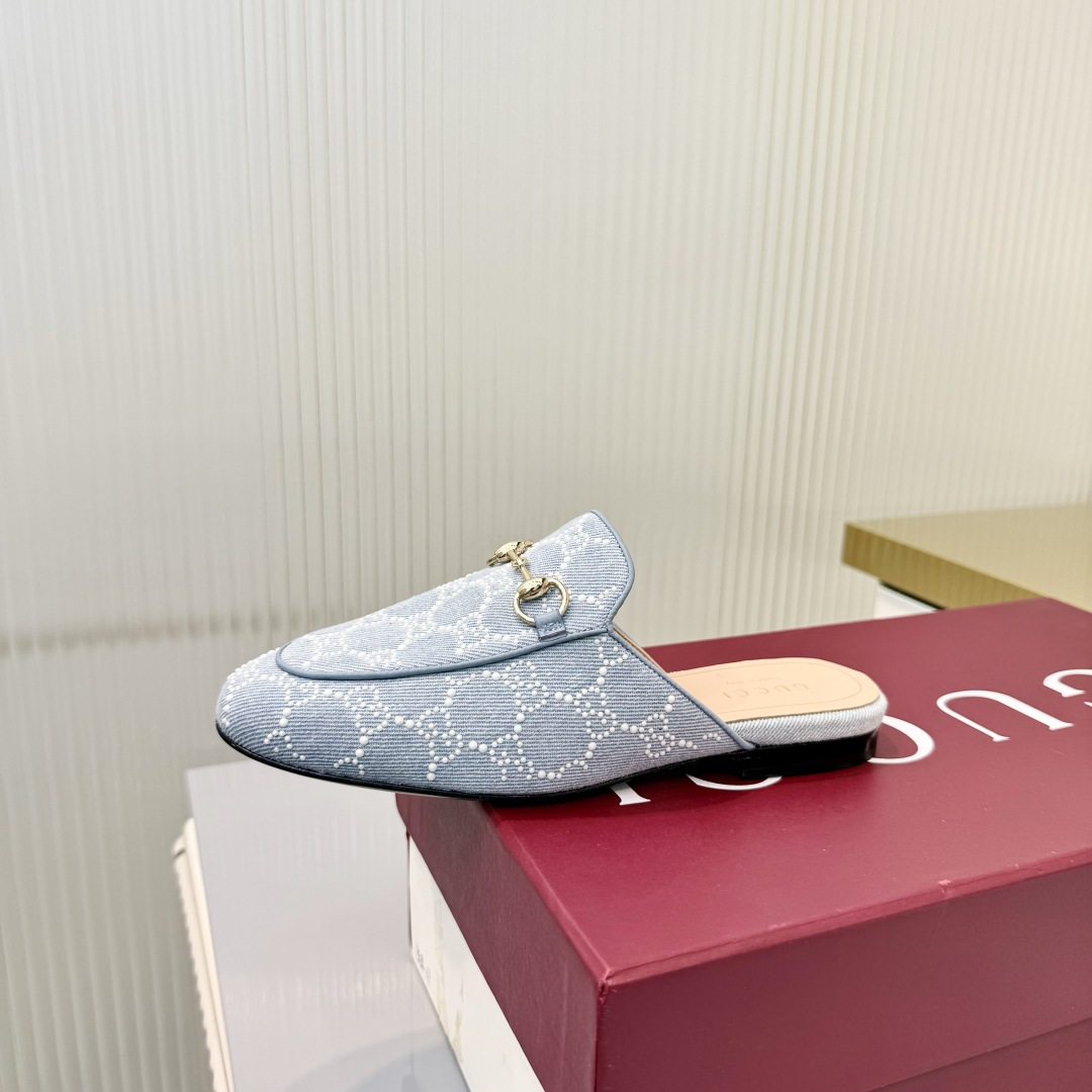 Gucci 35-42Princetown系列拖鞋自问世以来一直是Gucci的 单品 现以 材质与 图案焕新演绎