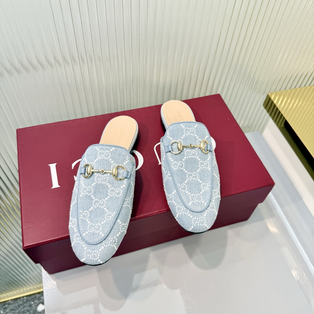 Gucci 35-42Princetown系列拖鞋自问世以来一直是Gucci的 单品 现以 材质与 图案焕新演绎