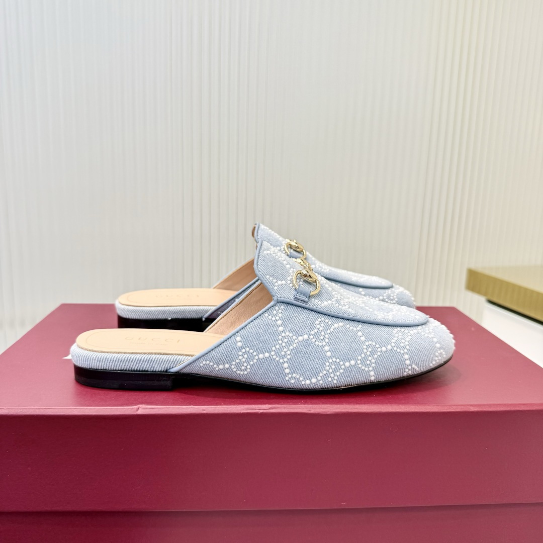 Gucci 35-42Princetown系列拖鞋自问世以来一直是Gucci的 单品 现以 材质与 图案焕新演绎