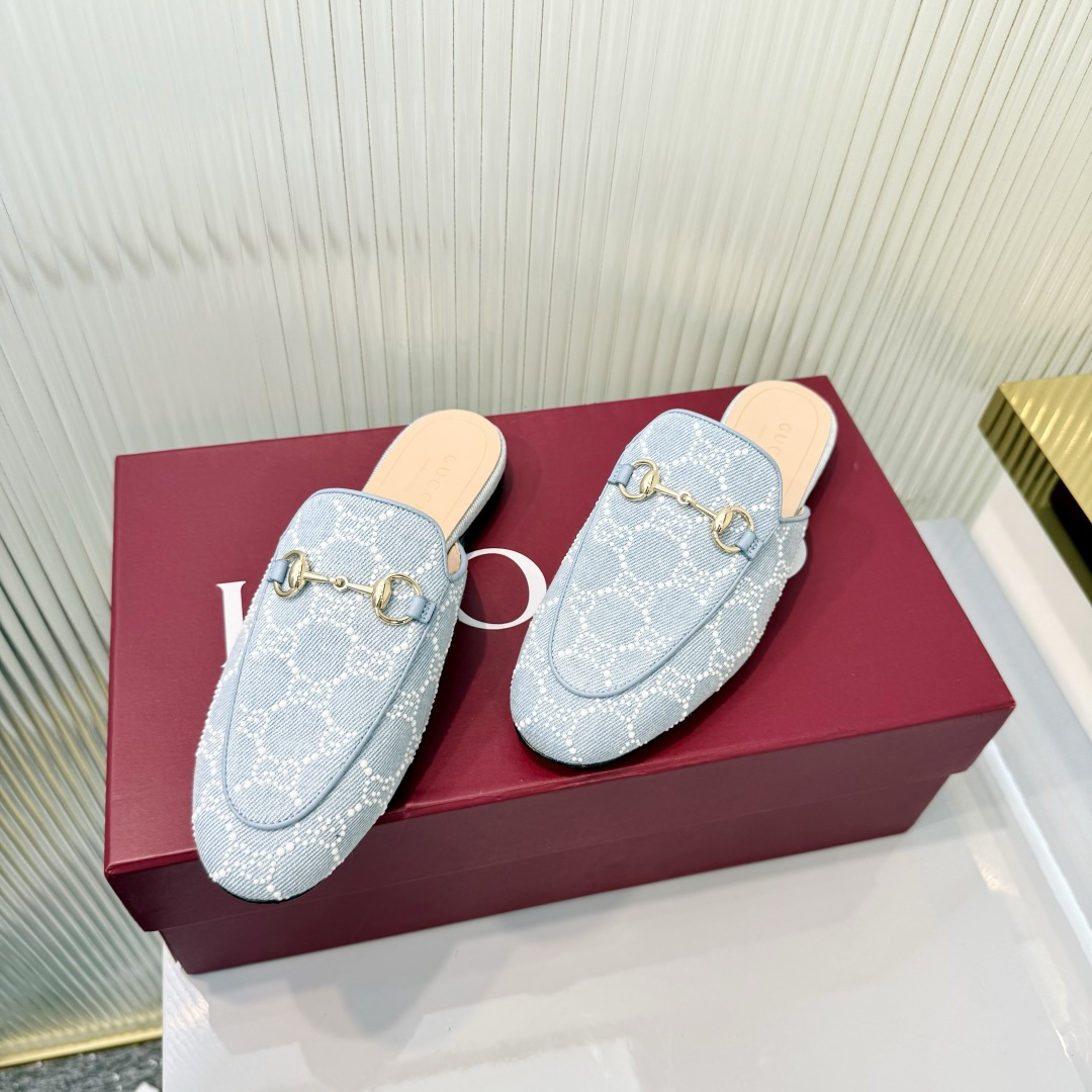 Gucci 35-42Princetown系列拖鞋自问世以来一直是Gucci的 单品 现以 材质与 图案焕新演绎