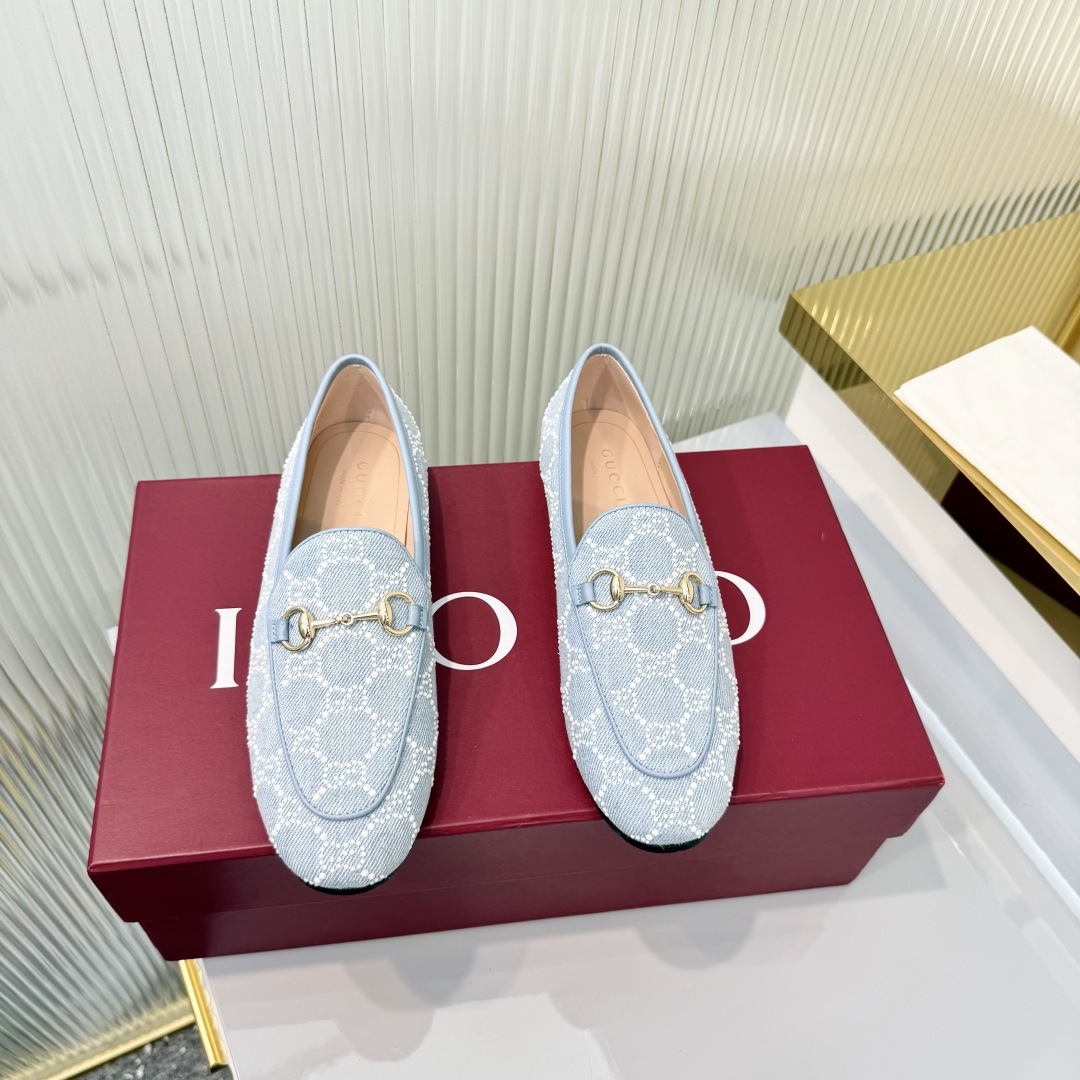 Gucci 35-42Princetown系列拖鞋自问世以来一直是Gucci的 单品 现以 材质与 图案焕新演绎