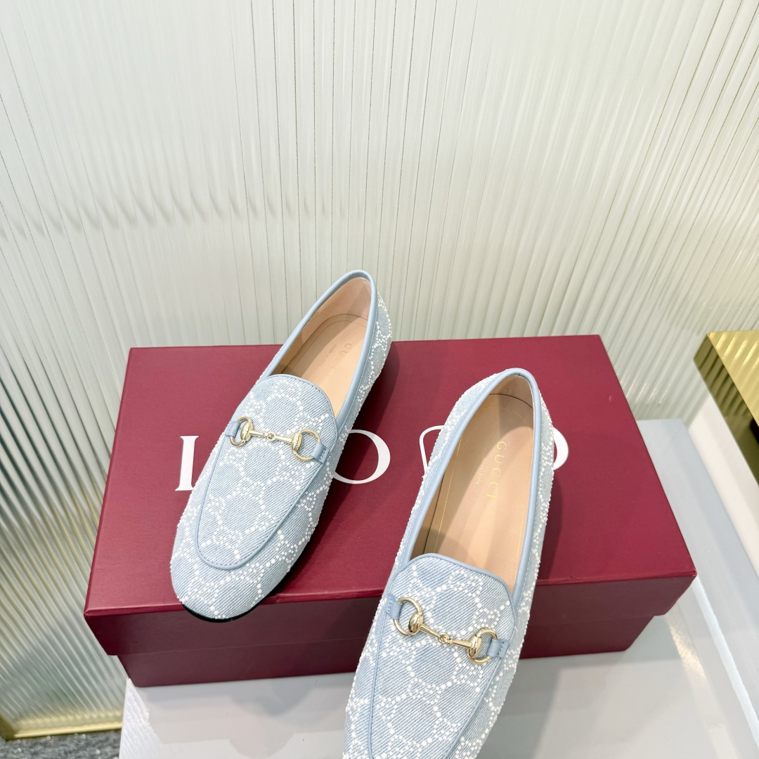 Gucci 35-42Princetown系列拖鞋自问世以来一直是Gucci的 单品 现以 材质与 图案焕新演绎
