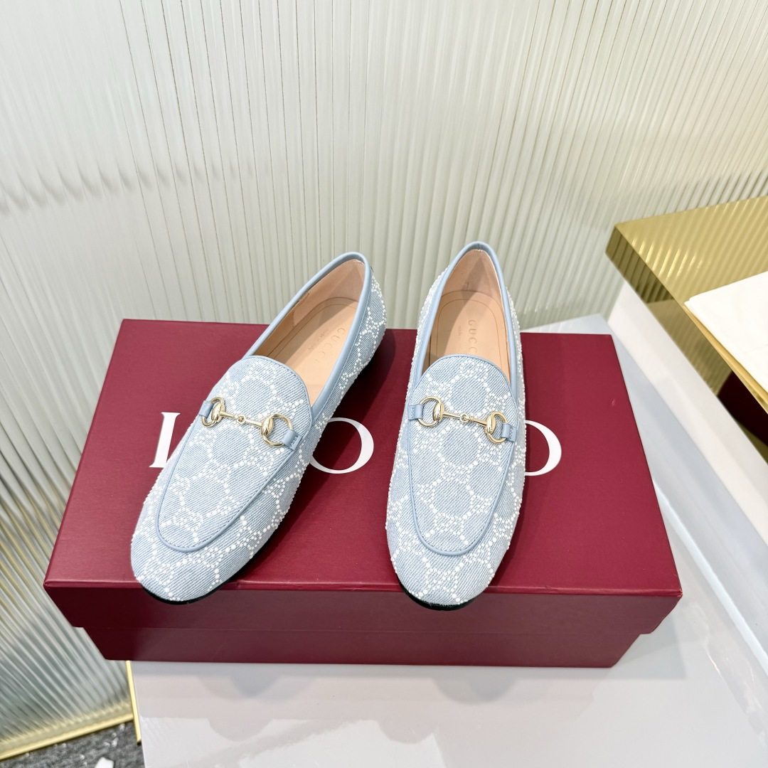 Gucci 35-42Princetown系列拖鞋自问世以来一直是Gucci的 单品 现以 材质与 图案焕新演绎