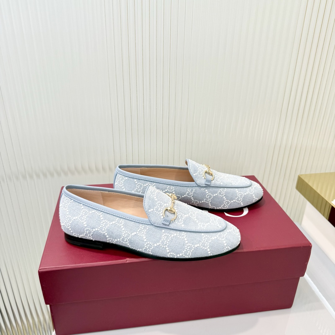 Gucci 35-42Princetown系列拖鞋自问世以来一直是Gucci的 单品 现以 材质与 图案焕新演绎