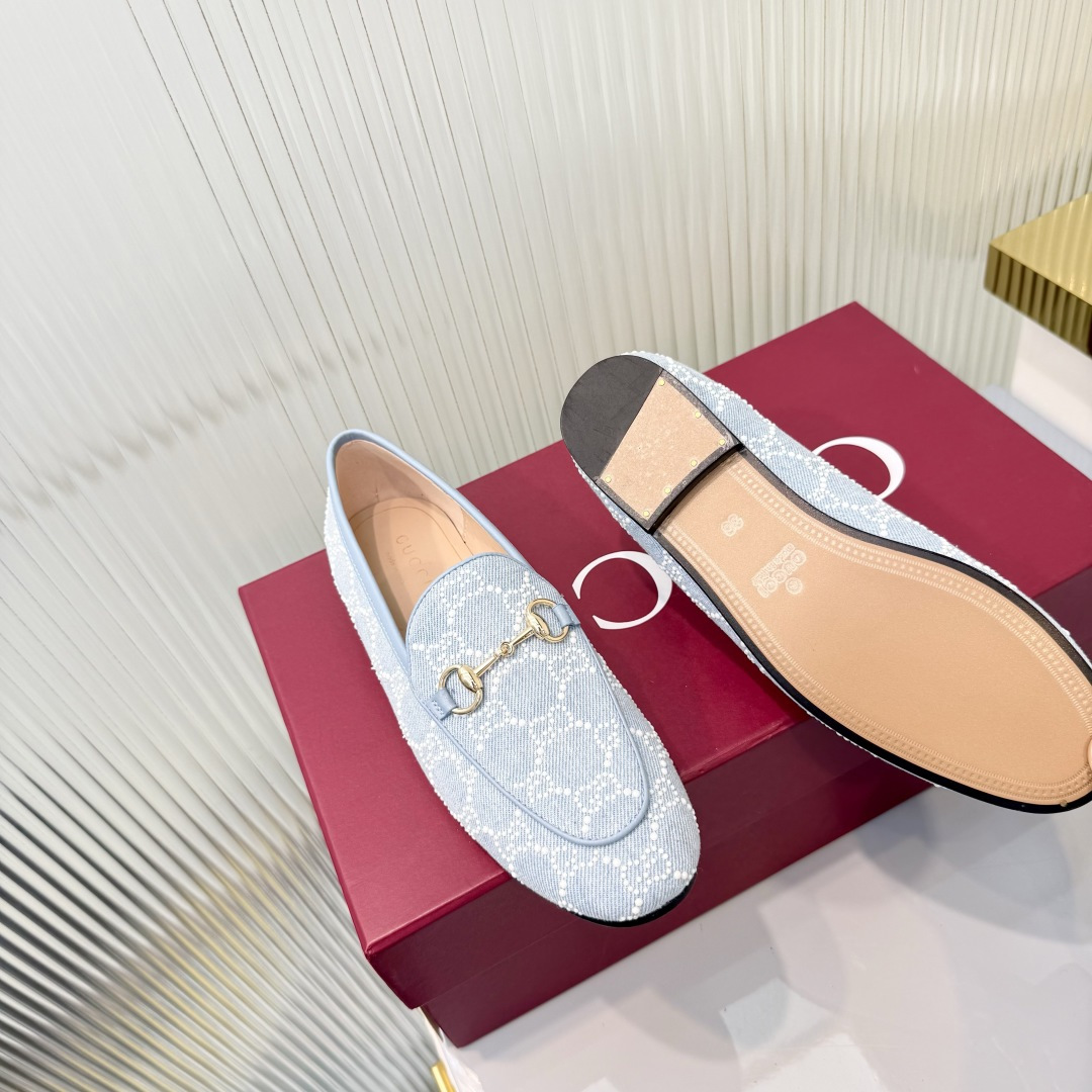 Gucci 35-42Princetown系列拖鞋自问世以来一直是Gucci的 单品 现以 材质与 图案焕新演绎