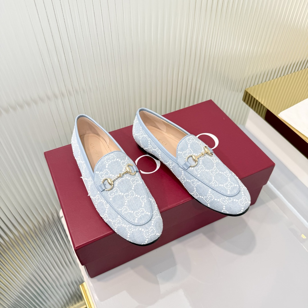 Gucci 35-42Princetown系列拖鞋自问世以来一直是Gucci的 单品 现以 材质与 图案焕新演绎