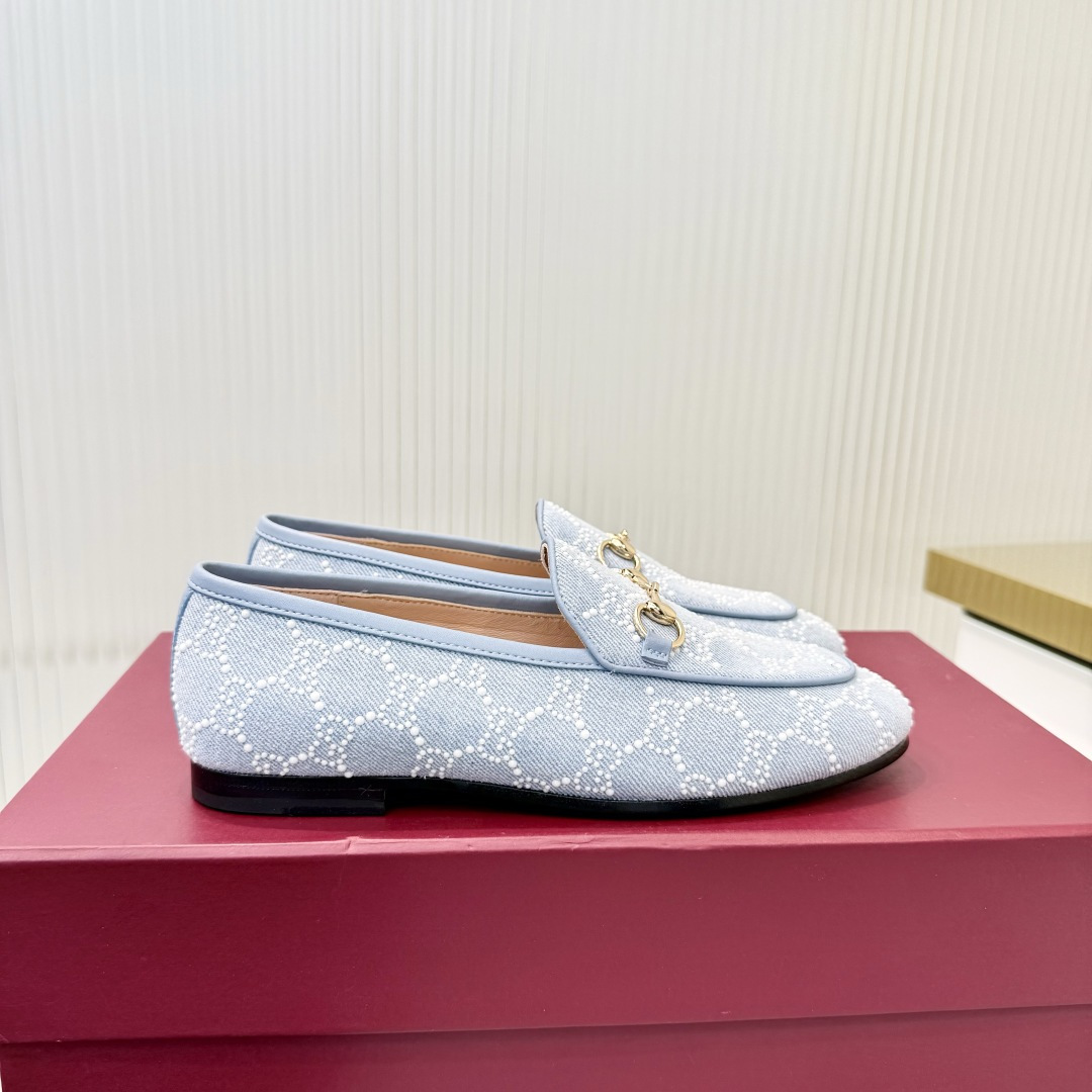 Gucci 35-42Princetown系列拖鞋自问世以来一直是Gucci的 单品 现以 材质与 图案焕新演绎