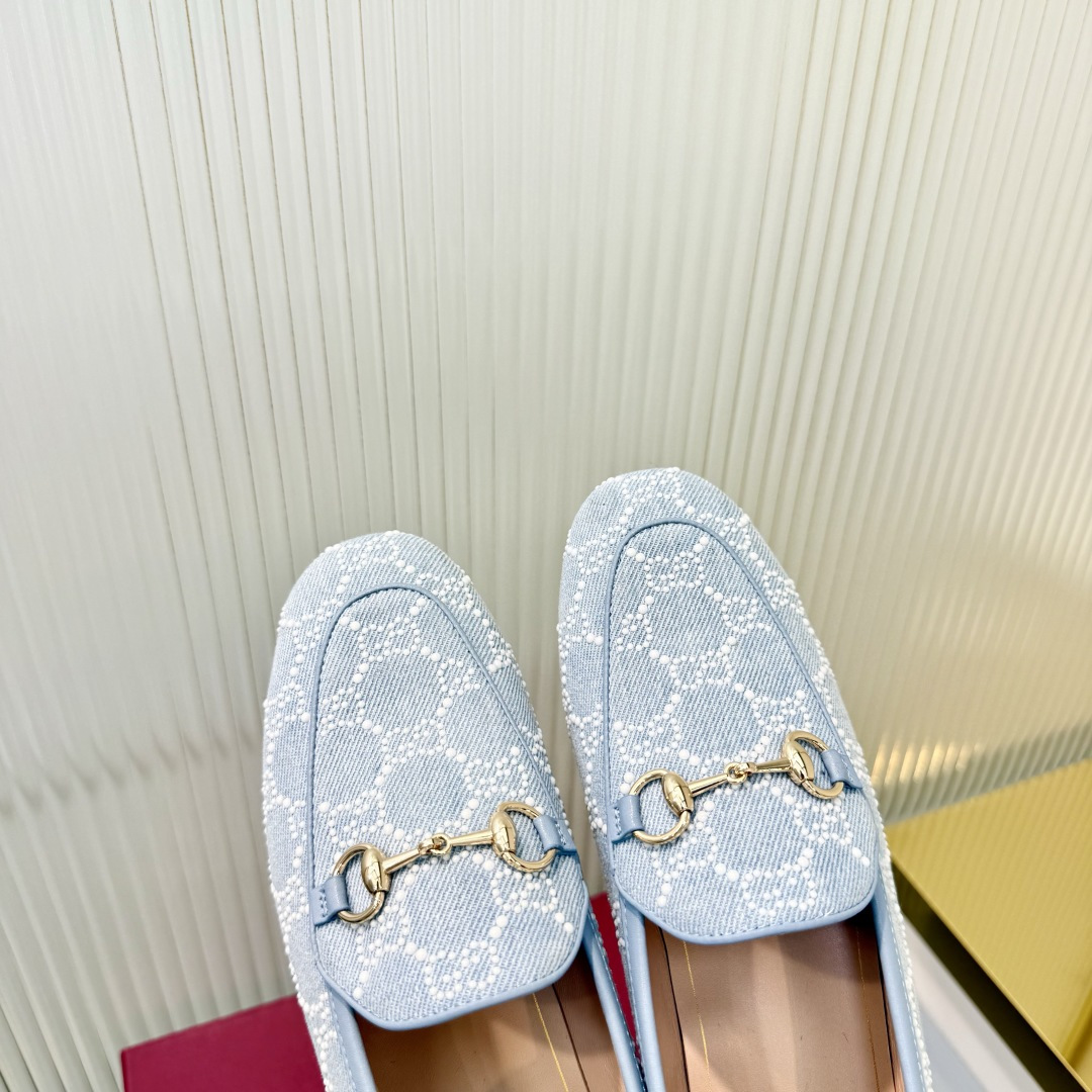 Gucci 35-42Princetown系列拖鞋自问世以来一直是Gucci的 单品 现以 材质与 图案焕新演绎