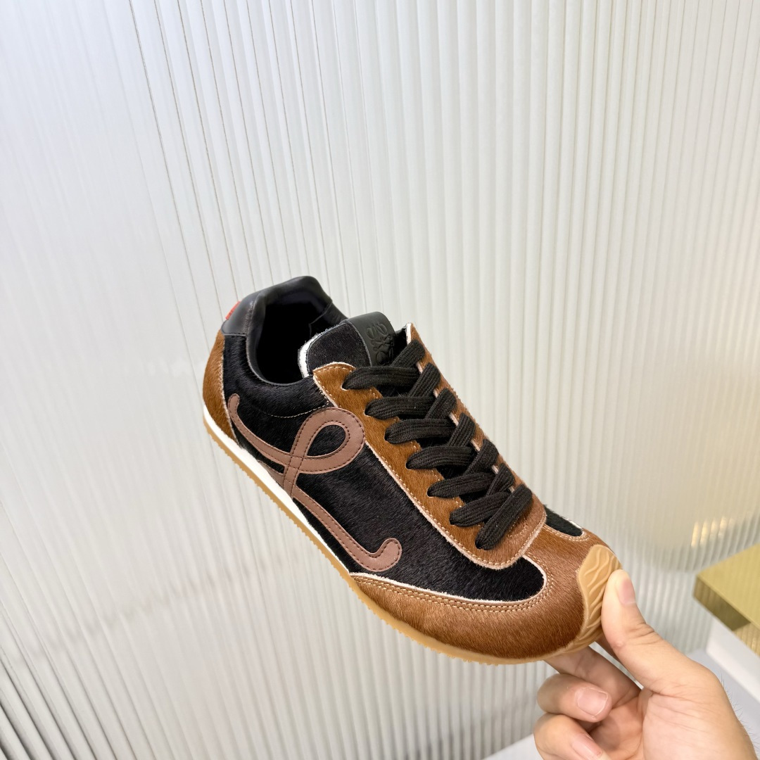 NO:818164,Button purchasing quality!  2025 early spring new style, the same style as Wang Yibo!  Loewe Ballet Runner 2.0 sports shoes for couples, moral training shoes, new color matching retro series running shoes, standard sizes for women 35–40, men’s sizes 39-45, casual shoes/sports shoes, loewe, loewe, sneakers19860909扣子 代购品质！ 25年早春新款,王一博同款！ 情侣款Loewe罗意威Ballet Runner2.0运动鞋德训鞋 全新配色复古系列跑鞋 标准码数女码35–40 男码39-45,休闲鞋/运动鞋,loewe,loewe,sneakers,Women's Shoes