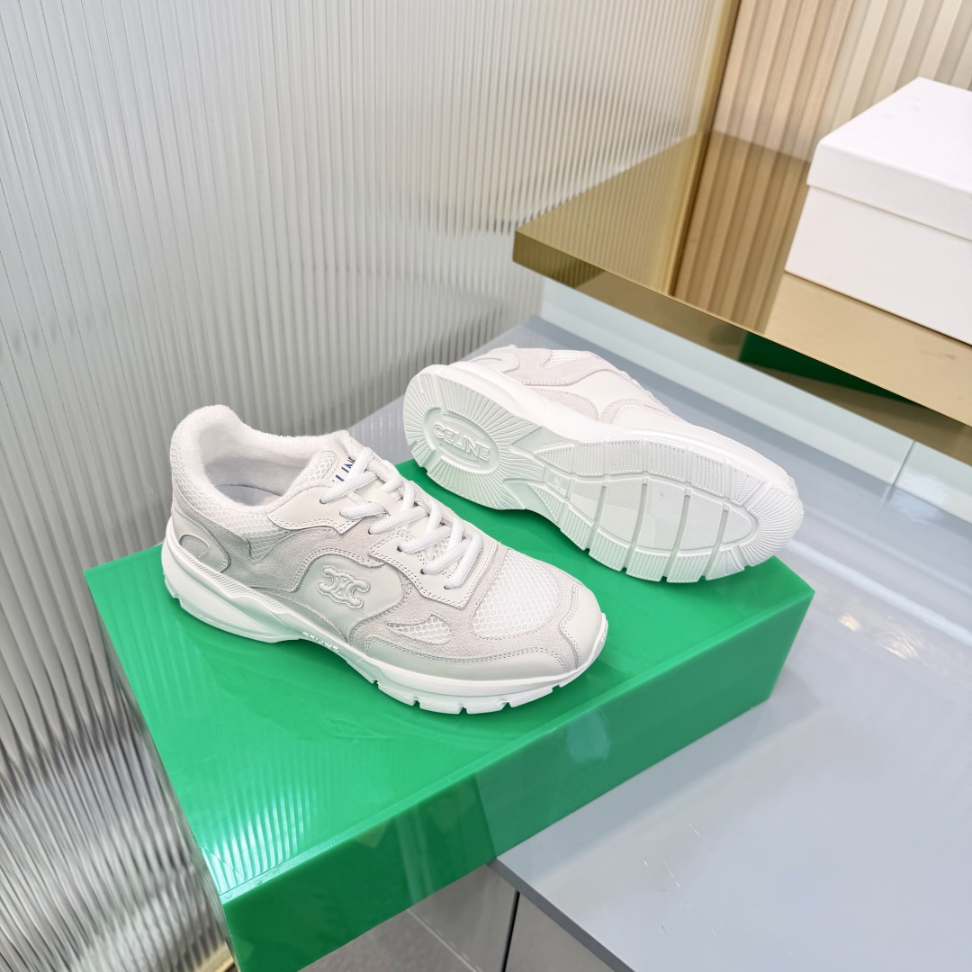 NO:957532,Top version Celine Celine Runner series, retro, distressed, mesh, casual sports shoes, gray suede spliced with breathable mesh fabric, low saturated fog gray with French lazy texture, embossed Arc de Triomphe logo, low-key and restrained, unobtrusive but high-end at a glance. Tasteful distressed off-white rubber thick sole, quietly heightening the body shape, smooth shoe shape directly modifying the calf line. Exquisite packaging at the delivery counter. Fabric: original customized imported cowhide + mesh  Lining: Original custom breathable terry cloth Outsole: Original molded non-slip rubber outsole Sole thickness: 4CM Size: 35-36-37-38-39-40, casual shoes/sports shoes, celine, celine, sneakers, cowhide, chamois leather19860909顶级版本 Celine 赛琳Runner系列 复古 做旧 网面 休闲 运动鞋 灰调麂皮拼接透气网眼面料,低饱和雾灰色自带法式慵懒质感 浮雕凯旋门标识低调内敛,不张扬却一眼识别高阶 品味做旧米白橡胶厚底,悄悄垫高身形,流畅鞋型直接修饰小腿线条 配送专柜精美包装 面料: 原版定制进口牛皮+网面 内里: 原版定制透气毛巾布 大底: 原版开模防滑橡胶大底 底厚: 4CM Size: 35-36-37-38-39-40,休闲鞋/运动鞋,celine,celine,sneakers,cowhide,chamois leather,Women's Shoes