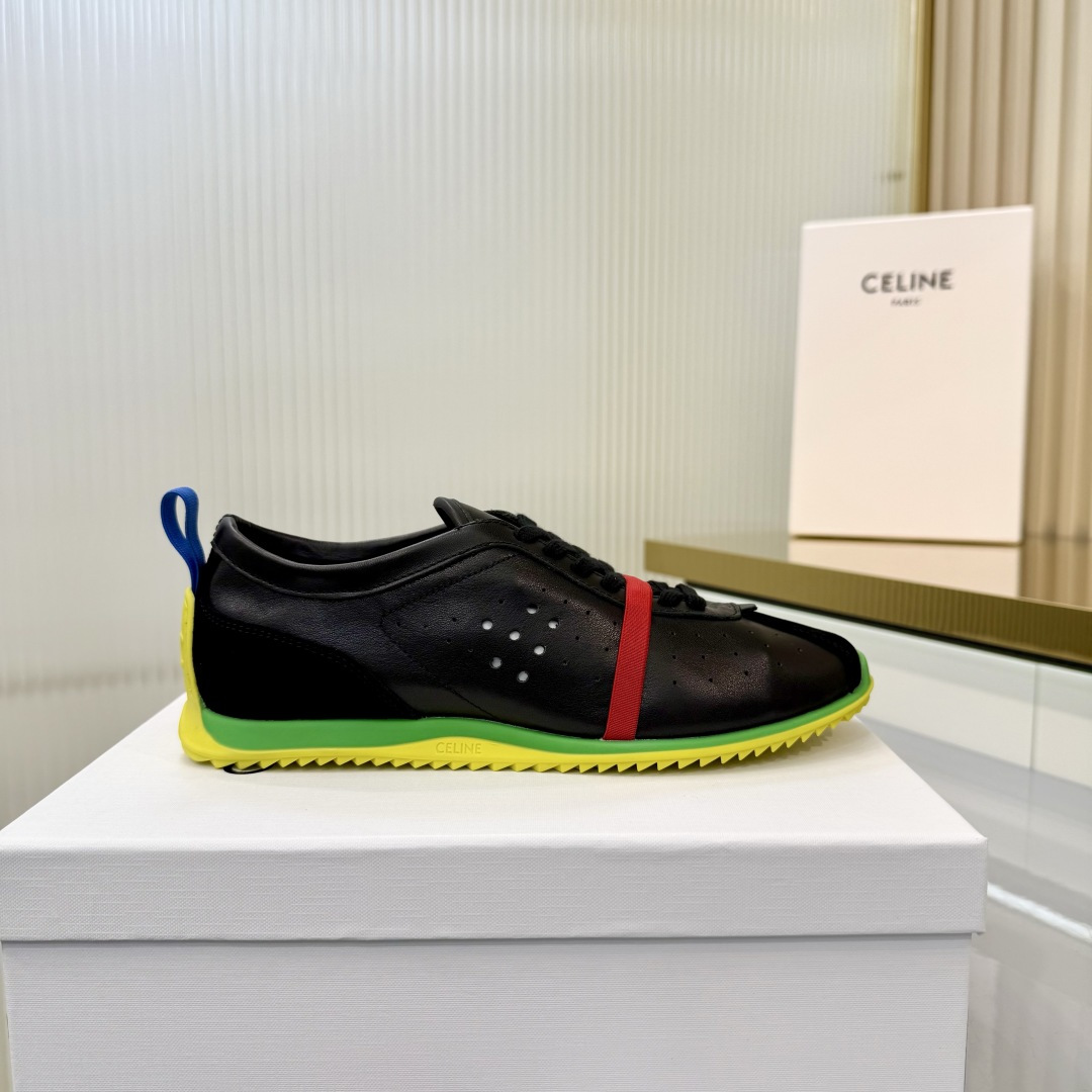 NO:957526,Celine RACER 26 latest casual sports shoes This is a pair of shoes full of street feel. It is a great continuation of the classic design. This shoe has its own unique design. The leather upper is very easy to take care of. It is slim and unique. It is unique and light on the feet and very comfortable. It is a must-have and versatile model for all seasons. Upper cowl, upper cowl suede, inner sheepskin lining, outsole original rubber outsole  Size 35-40, casual shoes/sports shoes, celine, celine, sneakers, sheepskin19860909Celine 赛琳 RACER 26最新 休闲 运动鞋 这是充满街头感的一双鞋子,延续经典设计非常赞 这款鞋有它自己独特的设计,皮革鞋面非常好打理,显瘦独出心裁,别具一格,上脚轻便十分舒适 四季必备百搭款 鞋面牛绒 鞋面牛反绒 内里羊皮里 大底原版橡胶大底 码数35-40,休闲鞋/运动鞋,celine,celine,sneakers,sheepskin,Women's Shoes