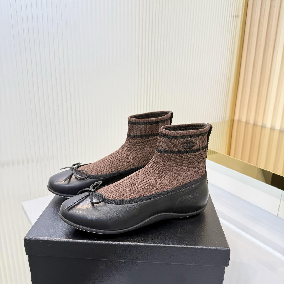 NO:957387,Little c home Chanel 26ss new autumn and winter fly weave small single shoes, single boots, unique taste, everyone loves it and can easily control it. It is popular every year. There is also a versatile classic shoe last, which is enough to conquer you. Wear it, you can increase your height and casual wear, it is simple and handsome. The upper layer of cowhide + original fly weave, the inner water-dyed sheepskin outsole combination and non-slip sole  Size35-40 (40 orders are not returnable), boots, chanel, chanel, boots, cowhide, sheepskin19860909小c家 香奈儿 26ss秋冬飞织新款 飞织小单鞋,单靴,独到味道,人人都爱也轻松驾驭 每年都会爆.还有就是百搭经典的鞋楦,足以征服你,穿上它,增高休闲两不失误,上脚简单帅气 鞋面头层牛皮+原版飞织 内里水染羊皮 大底组合防滑底 Size35-40（40订做不退换）,靴子,chanel,chanel,boots,cowhide,sheepskin,Women's Shoes
