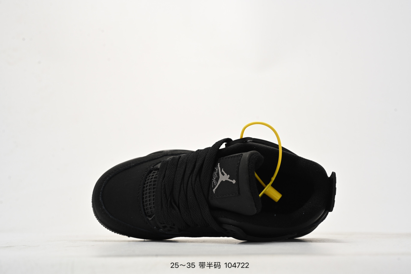 图片[4]-童鞋Nike Air Jordan 4 Retro Se 迈克尔·乔丹AJ4代中帮复古休闲运动文化篮球鞋 将登场的不是白水泥配色，而是一款极其相似的新品。此番，这款鞋子终于迎来发售消息。这款鞋子可以称为绝佳颜值，鞋身以大面积白色呈现，营造简约的视觉氛围。蓝色鞋带孔与中底白蓝，搭配上鞋舌的绿色 Logo，进一步拉升视觉表现。 货号：308497-115 尺码：25～35-选品中心