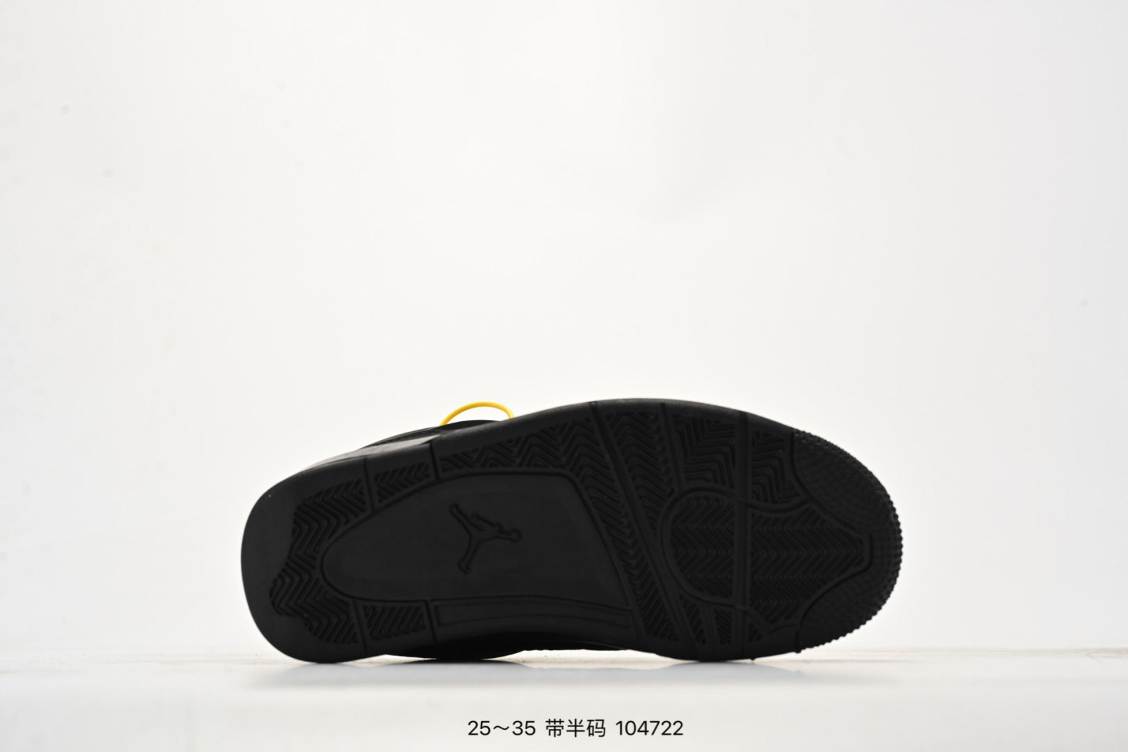 图片[6]-童鞋Nike Air Jordan 4 Retro Se 迈克尔·乔丹AJ4代中帮复古休闲运动文化篮球鞋 将登场的不是白水泥配色，而是一款极其相似的新品。此番，这款鞋子终于迎来发售消息。这款鞋子可以称为绝佳颜值，鞋身以大面积白色呈现，营造简约的视觉氛围。蓝色鞋带孔与中底白蓝，搭配上鞋舌的绿色 Logo，进一步拉升视觉表现。 货号：308497-115 尺码：25～35-选品中心