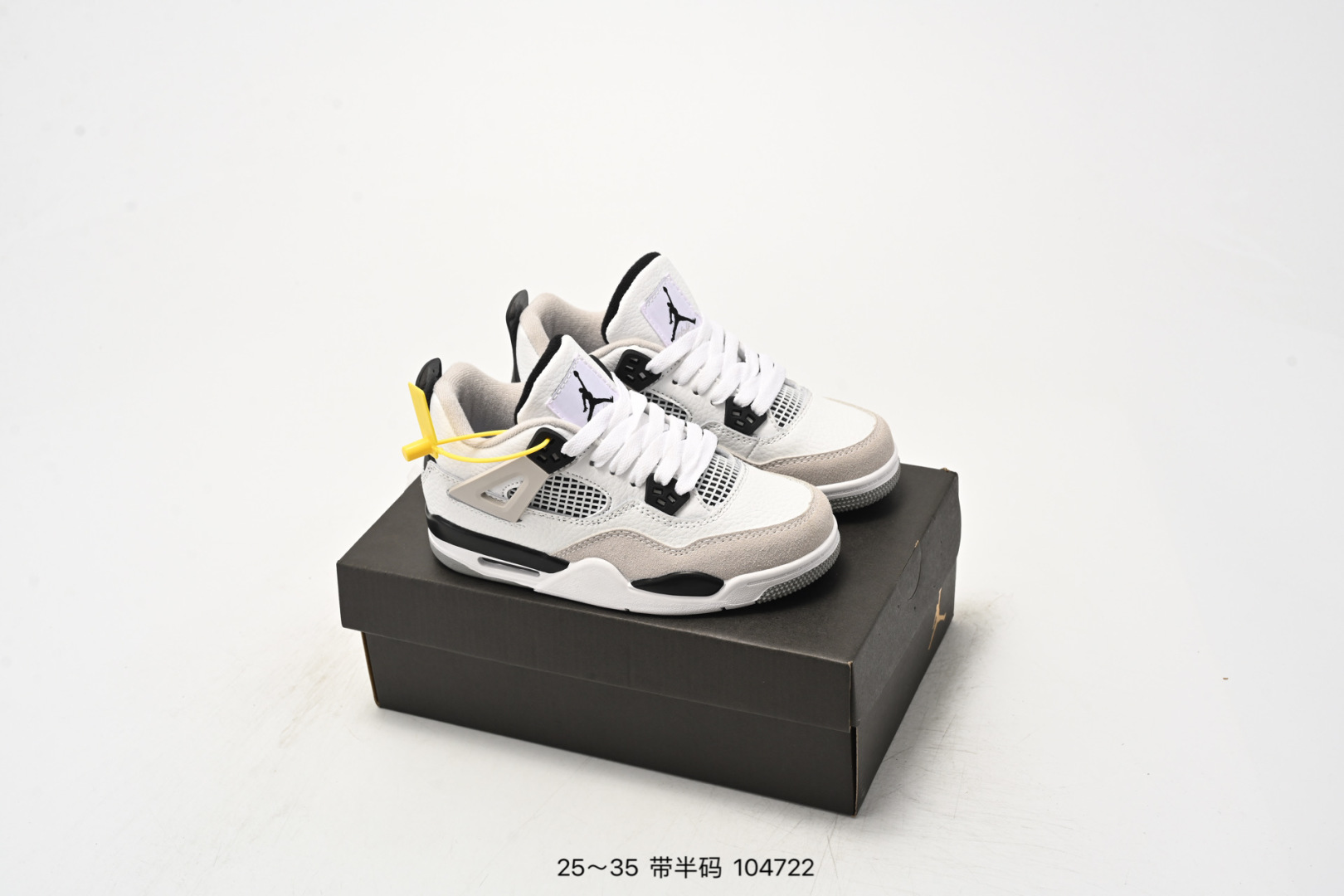 图片[9]-童鞋Nike Air Jordan 4 Retro Se 迈克尔·乔丹AJ4代中帮复古休闲运动文化篮球鞋 将登场的不是白水泥配色，而是一款极其相似的新品。此番，这款鞋子终于迎来发售消息。这款鞋子可以称为绝佳颜值，鞋身以大面积白色呈现，营造简约的视觉氛围。蓝色鞋带孔与中底白蓝，搭配上鞋舌的绿色 Logo，进一步拉升视觉表现。 货号：308497-115 尺码：25～35-选品中心
