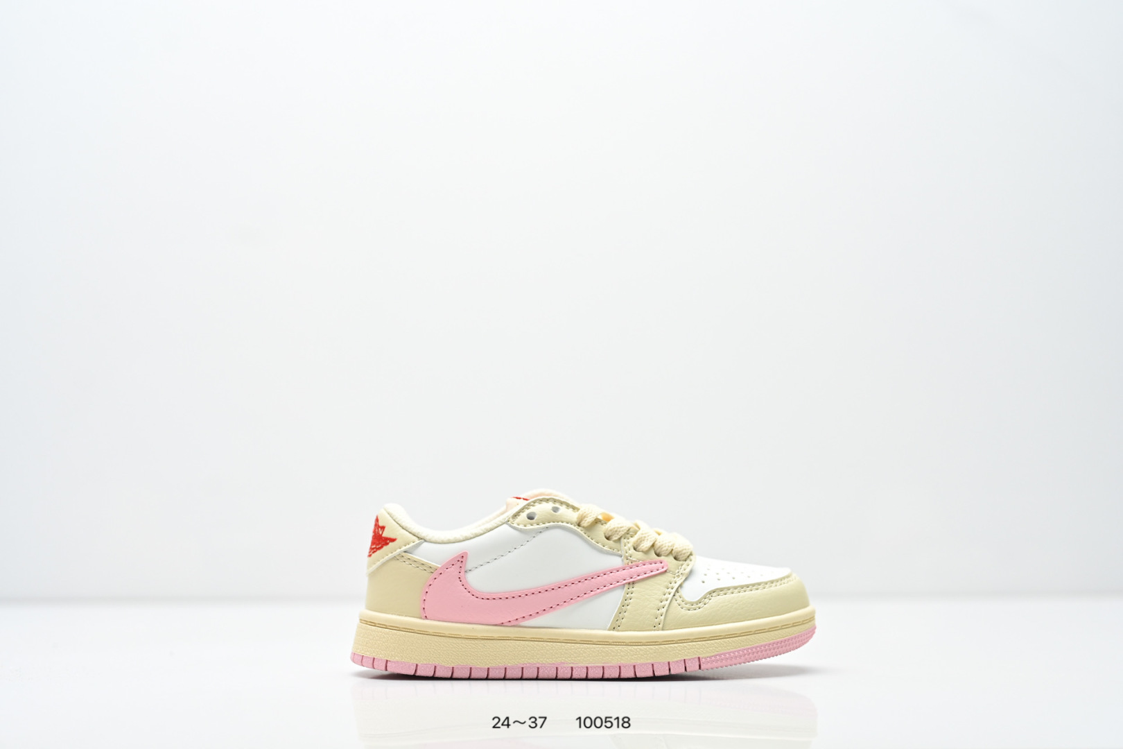 NO:879233,Collection of children's shoes Nike Air Jordan 119860909集合图童鞋Nike Air Jordan 1 x Travis Scott AJ1倒勾 乔一倒钩 耐克 低帮文化篮球鞋 货号:IQ7604-101 尺码:24～37 编号100518,AJ系列,,Children's